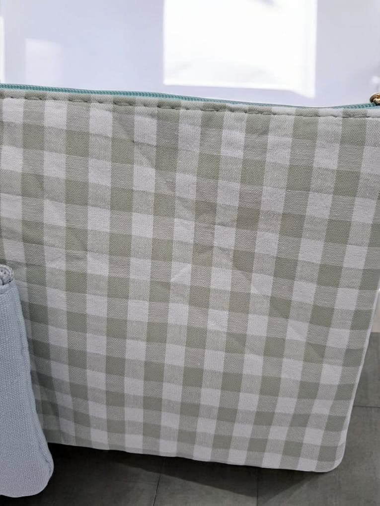 Pochette et trousse en coton vichy motifs à carreaux vert d'eau beige