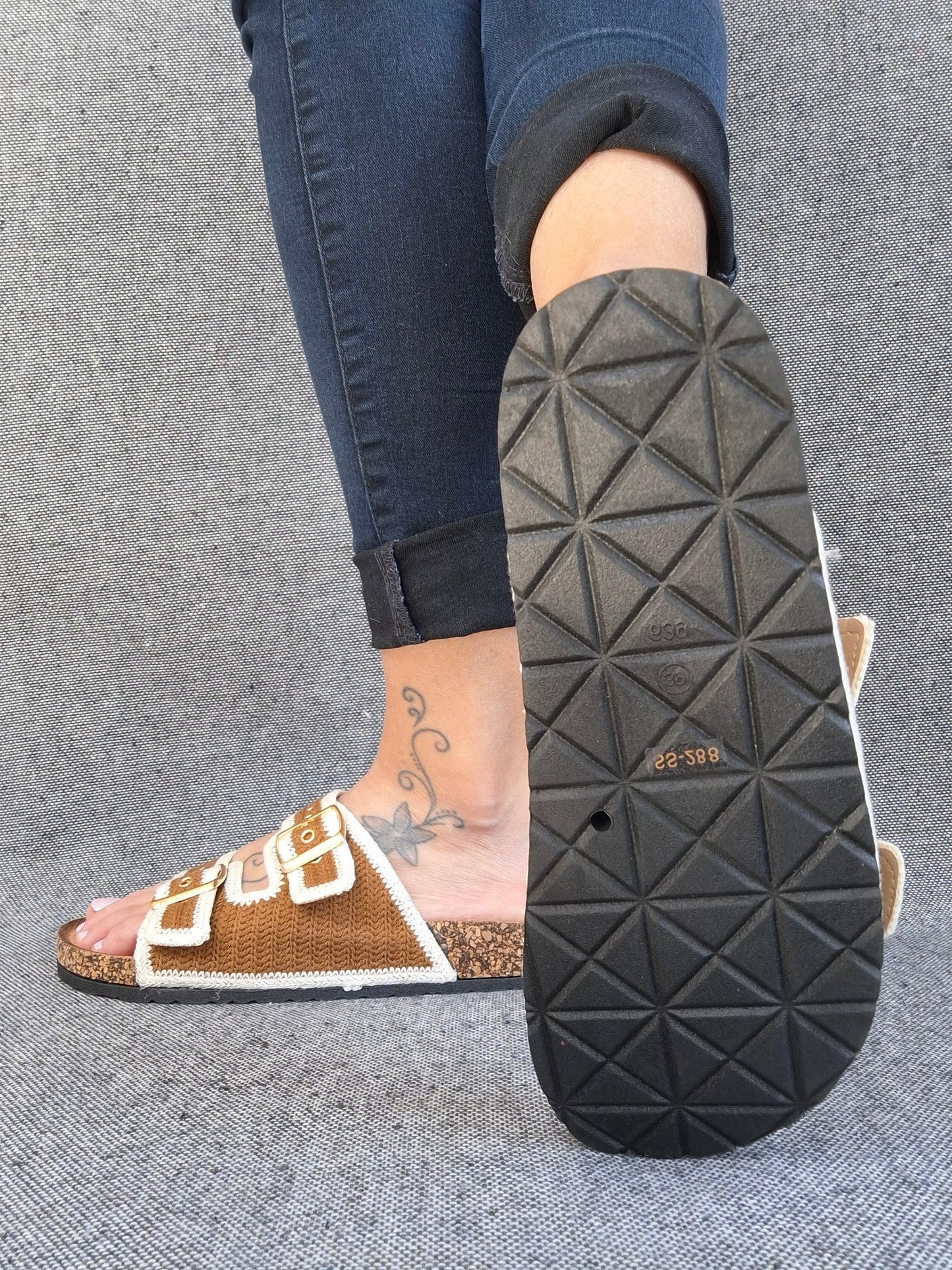 Chaussures sandales type birk 2 brides tissu bicolore camel et beige