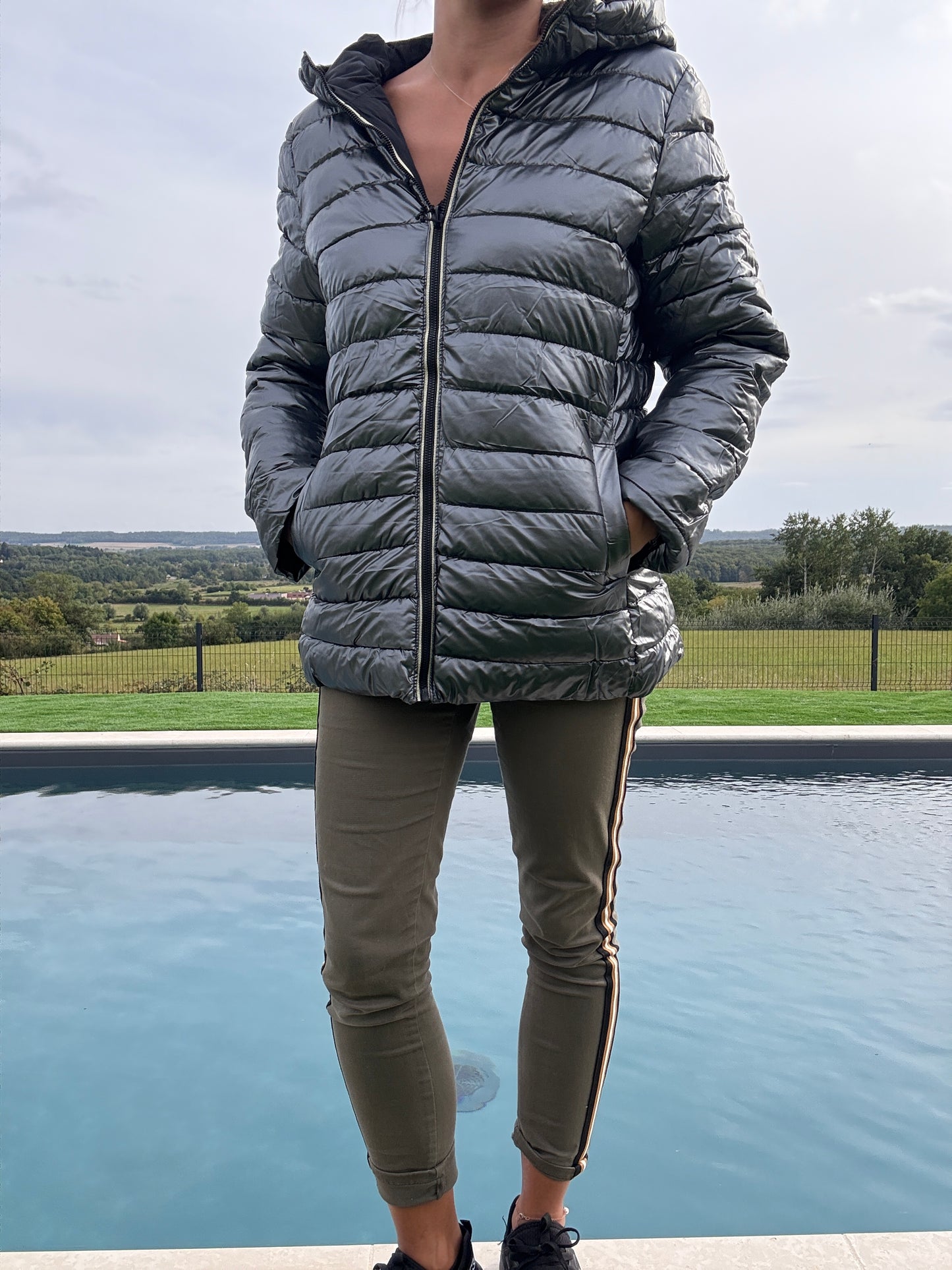 Melya Melody - Manteau court noir réversible et imperméable matelassé argenté brillant