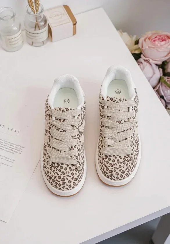 Chaussures baskets basses motif léopard basse en tissu beige style campus Le Petit Placard