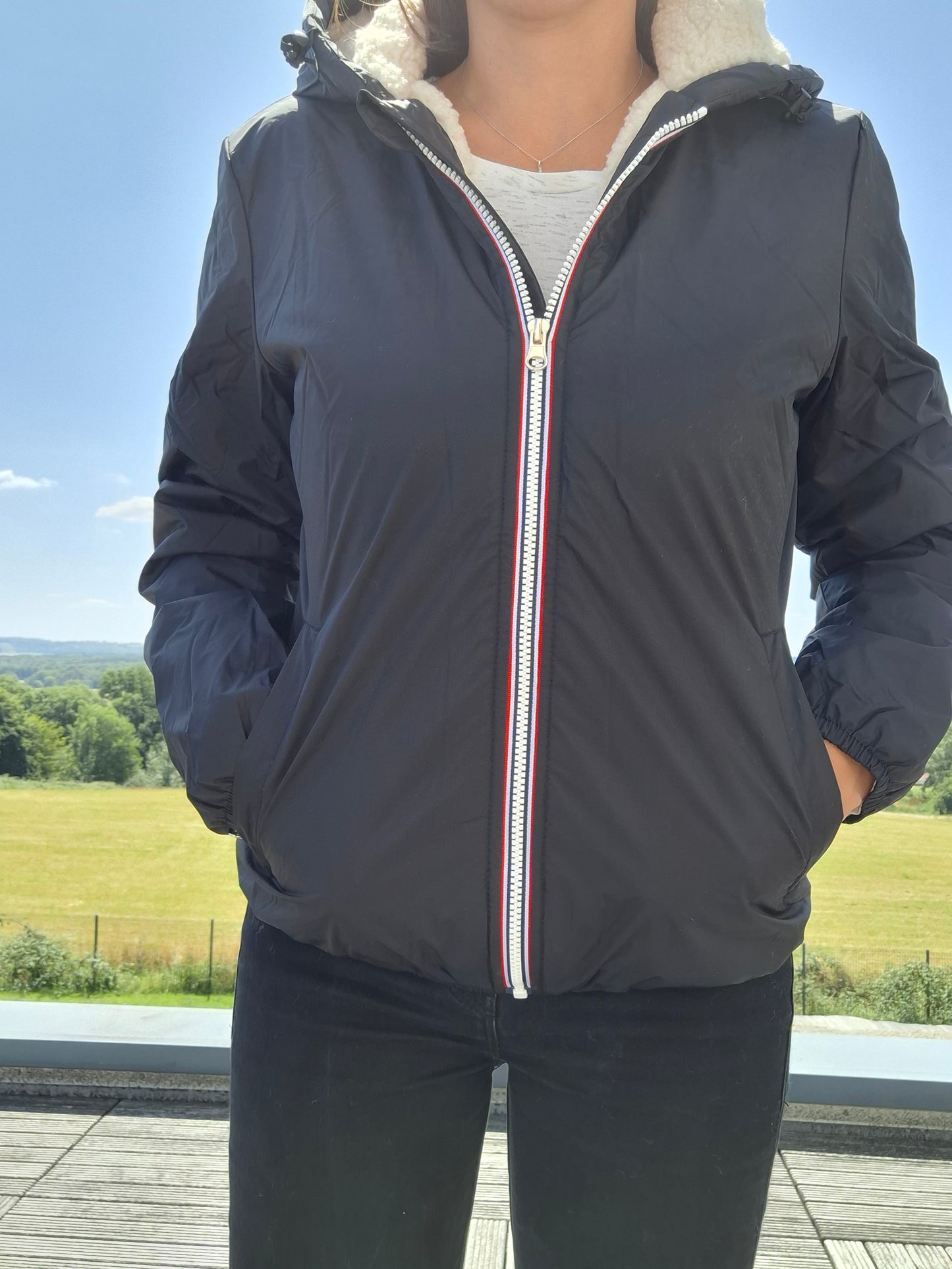 Laura Jo - Imperméable fourré court fausse fourrure noir intérieur imitation sherpa beige