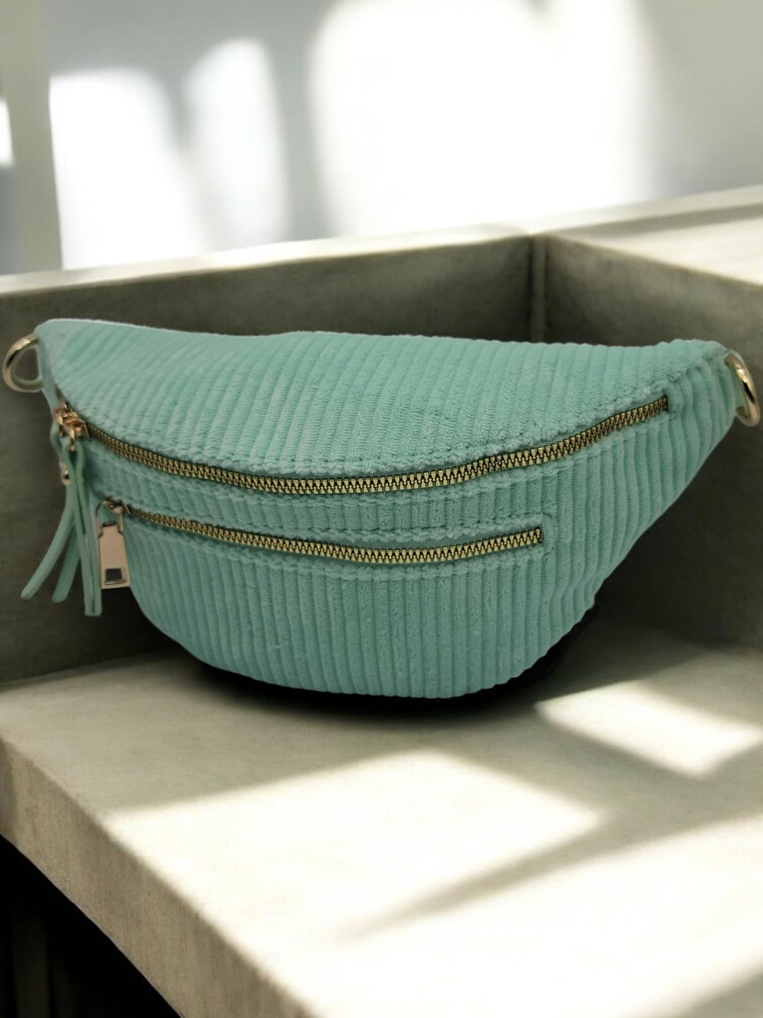 Sac banane velours côtelé 2 poches vert/bleu sangle fantaisie