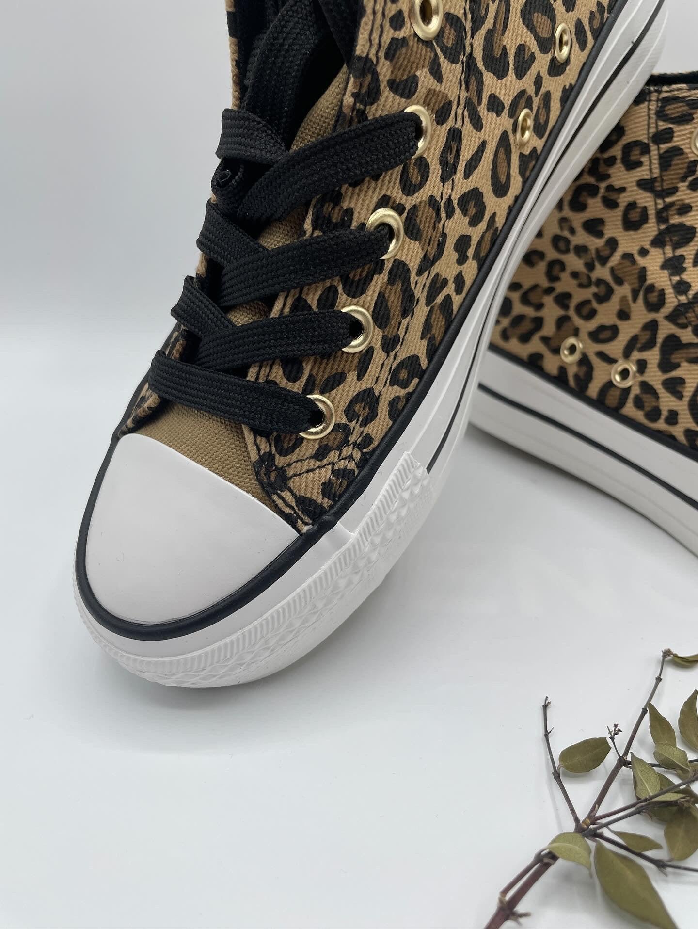 Chaussures baskets hautes léopard marron noir style converse