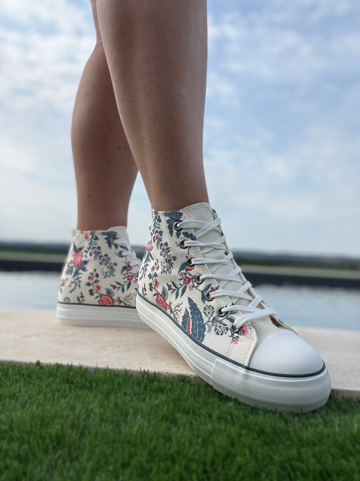 Chaussures baskets hautes en toile motif liberty floral style converse