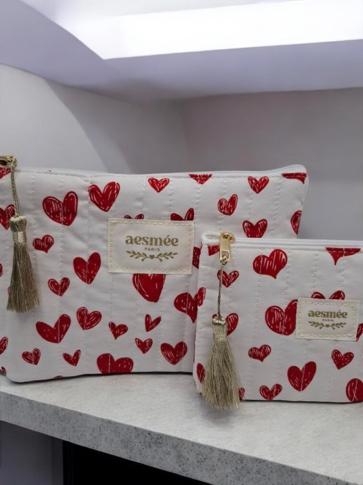 Trousse et pochette en coton à motifs cœurs rouges