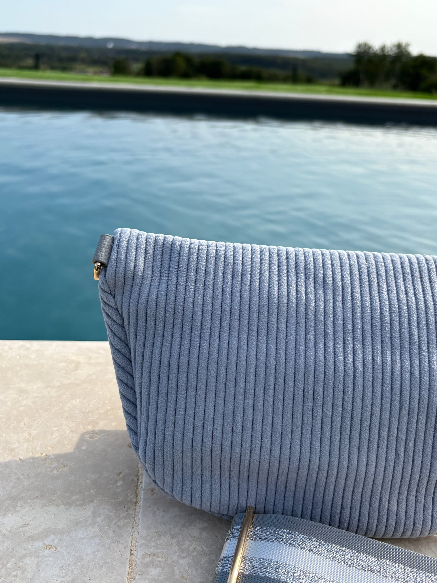 Sac banane XL velours côtelé 2 poches bleu ciel sangle fantaisie