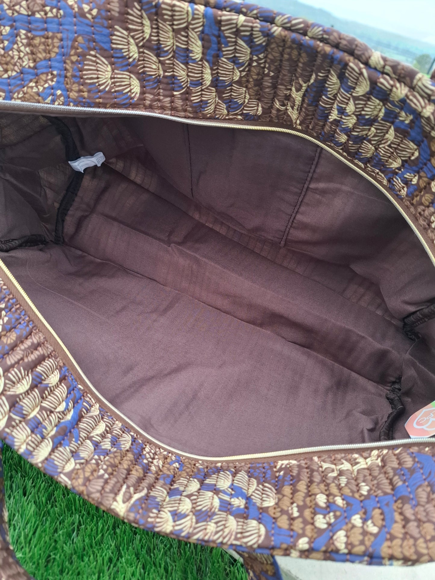 Sac week-end polochon en coton matelassé marron liberty fleuris beige et bleu
