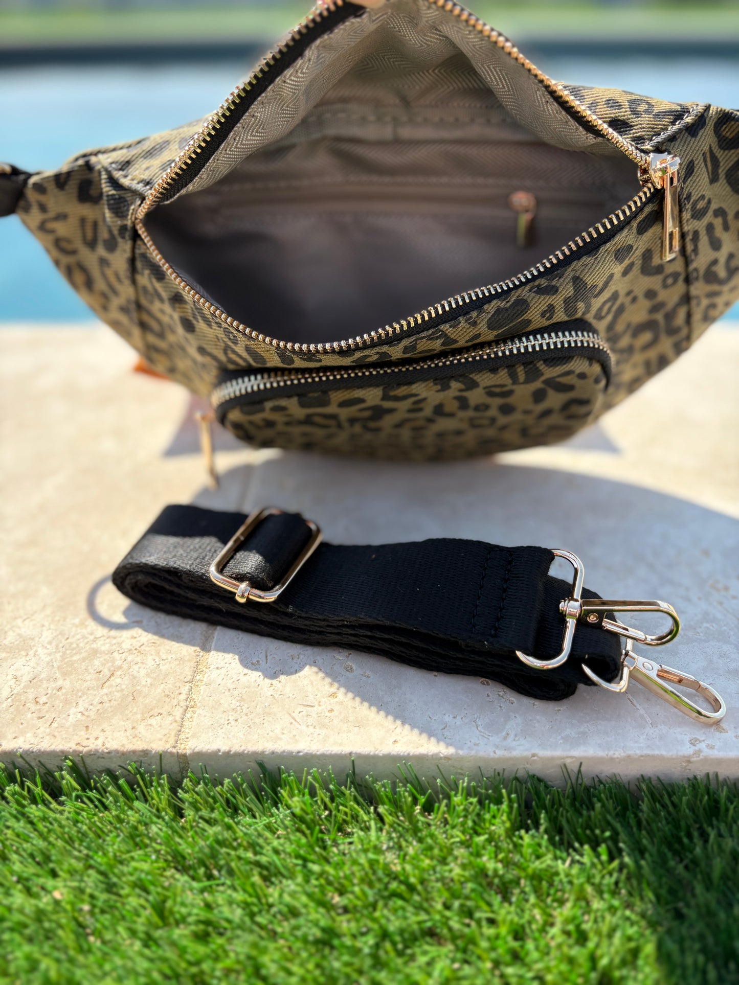 Sac banane en tissu imprimé léopard kaki 2 poches