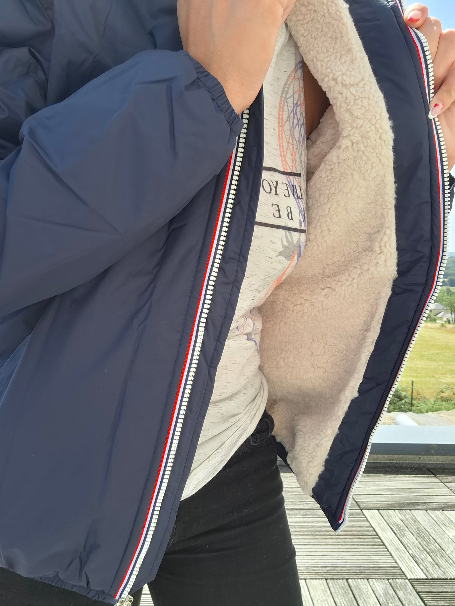 Laura Jo - Imperméable fourré court fausse fourrure bleu marine intérieur imitation sherpa beige