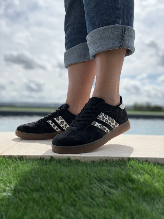 Chaussures baskets basses toucher daim noir avec bandes léopard style campus