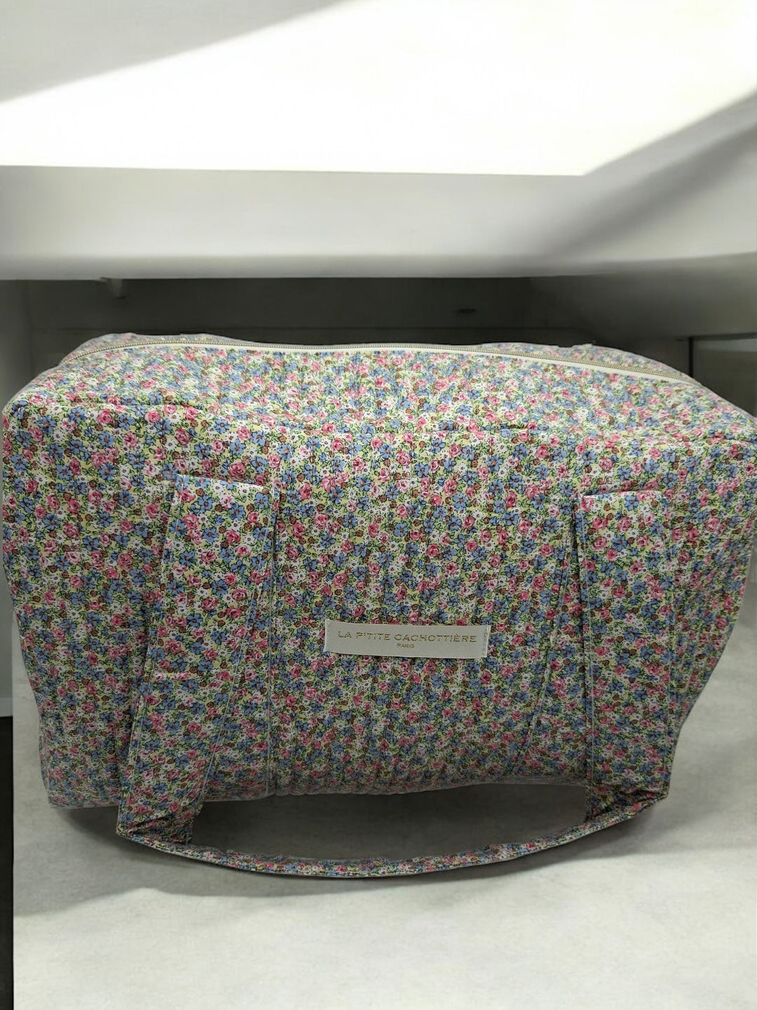 Sac week-end polochon en coton matelassé multicolore liberty fleuri rose bleu et blanc