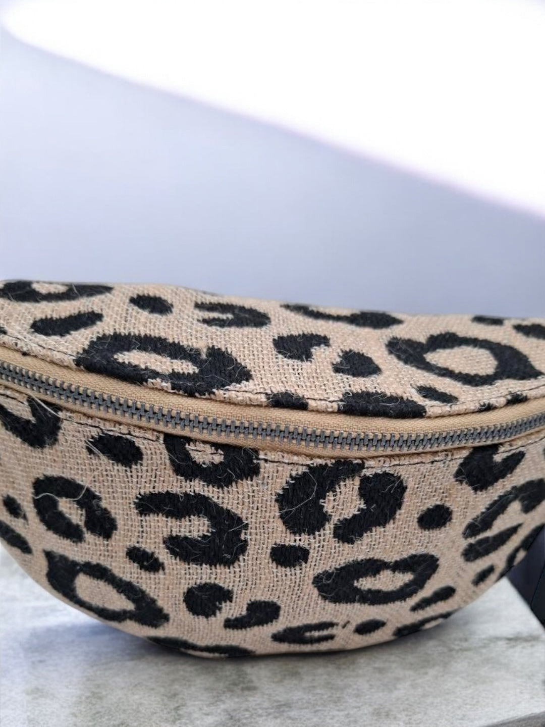 Sac banane une poche en toile de jute léopard noir