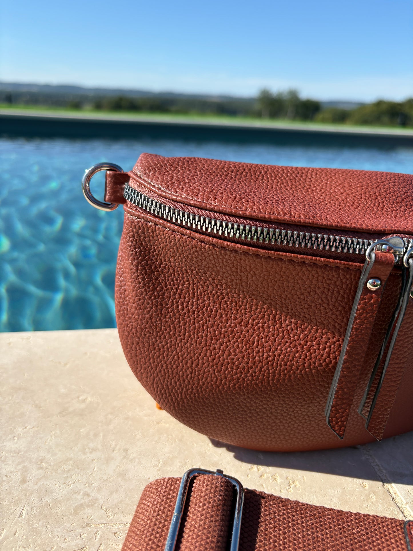 Sac banane simili cuir marron double fermeture