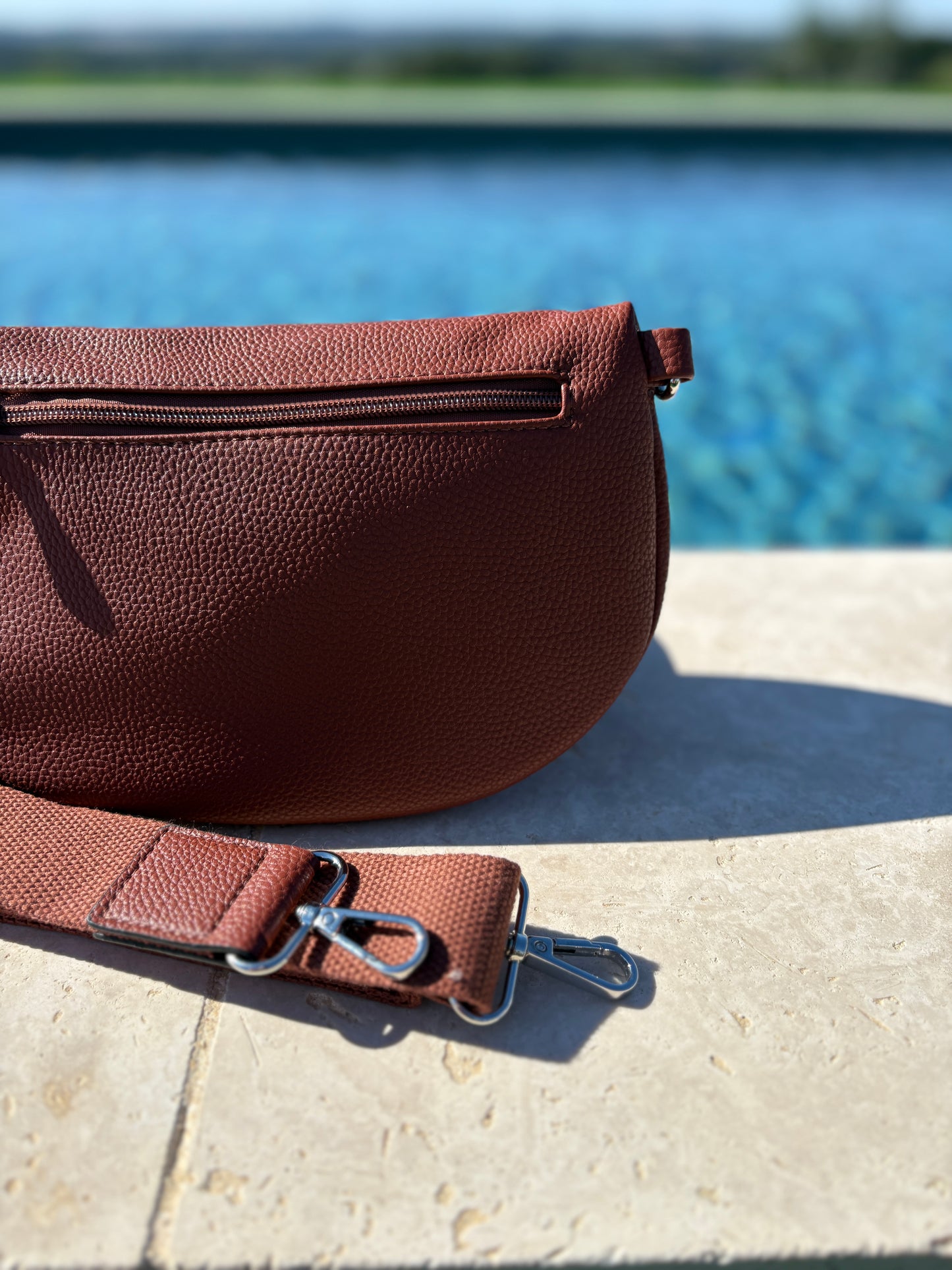 Sac banane simili cuir marron double fermeture
