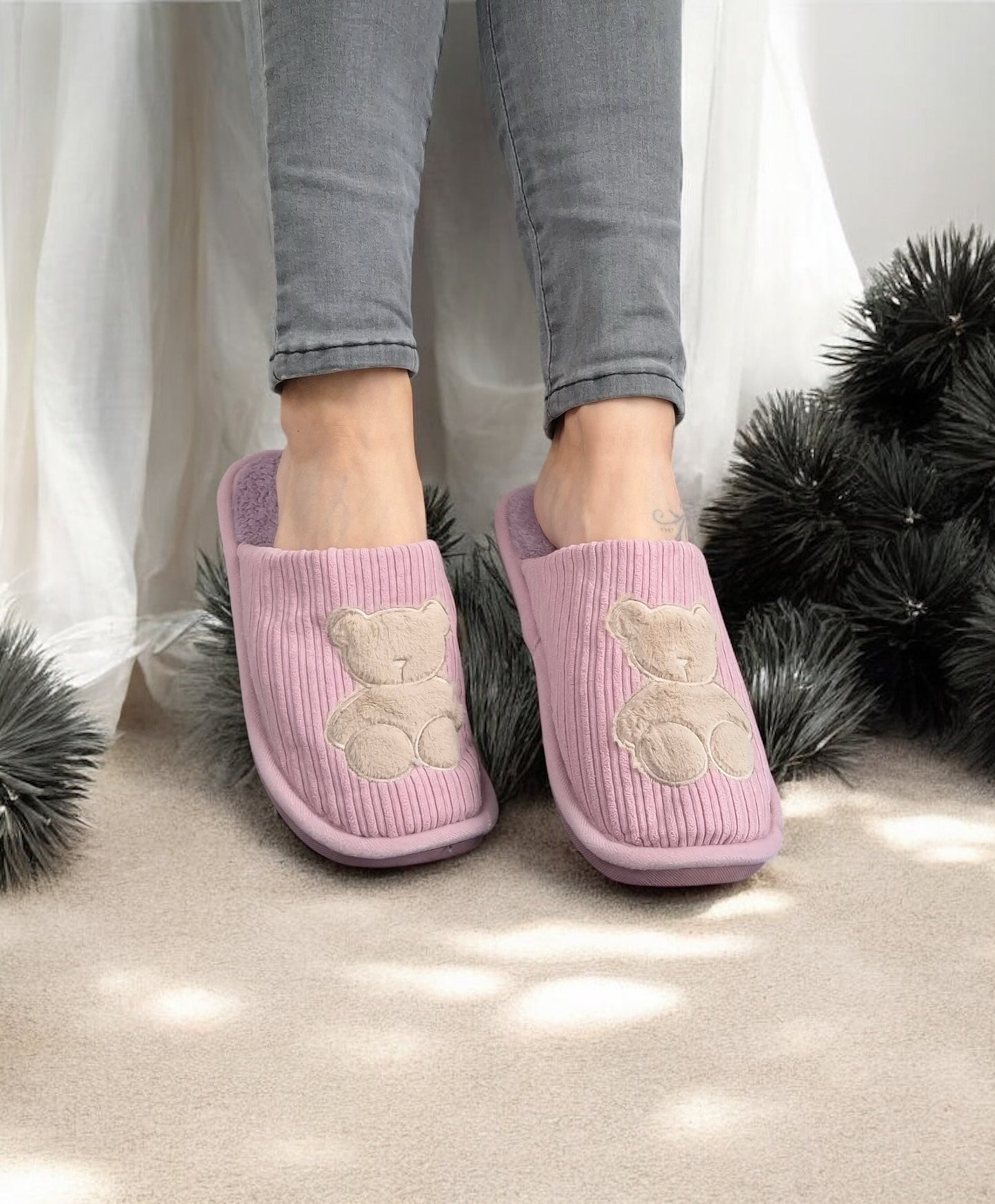 Chaussons fourrés violet en tissu avec motif ours