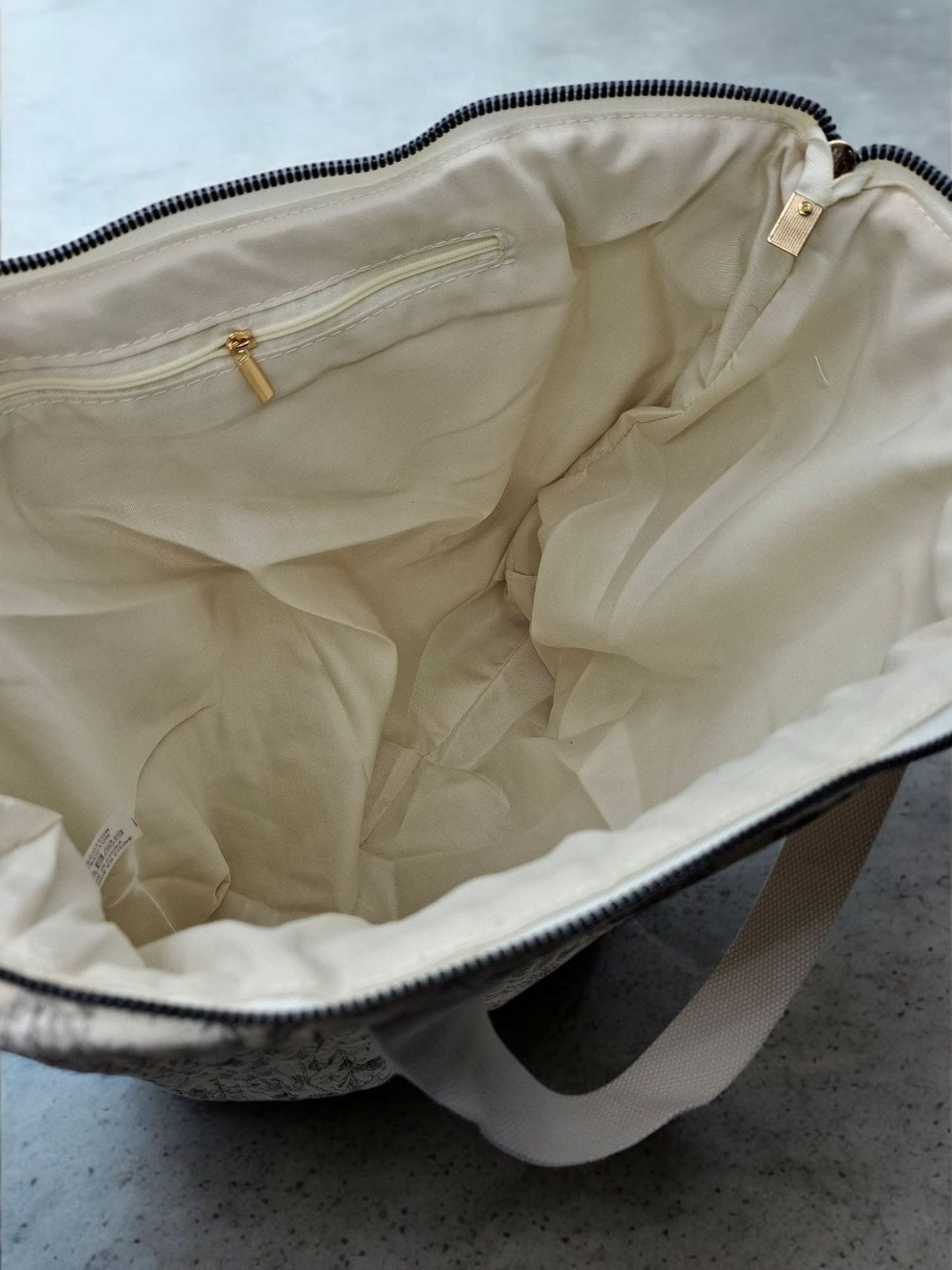 Sac cabas porté épaule blanc en coton liberty fleuri noir et creme
