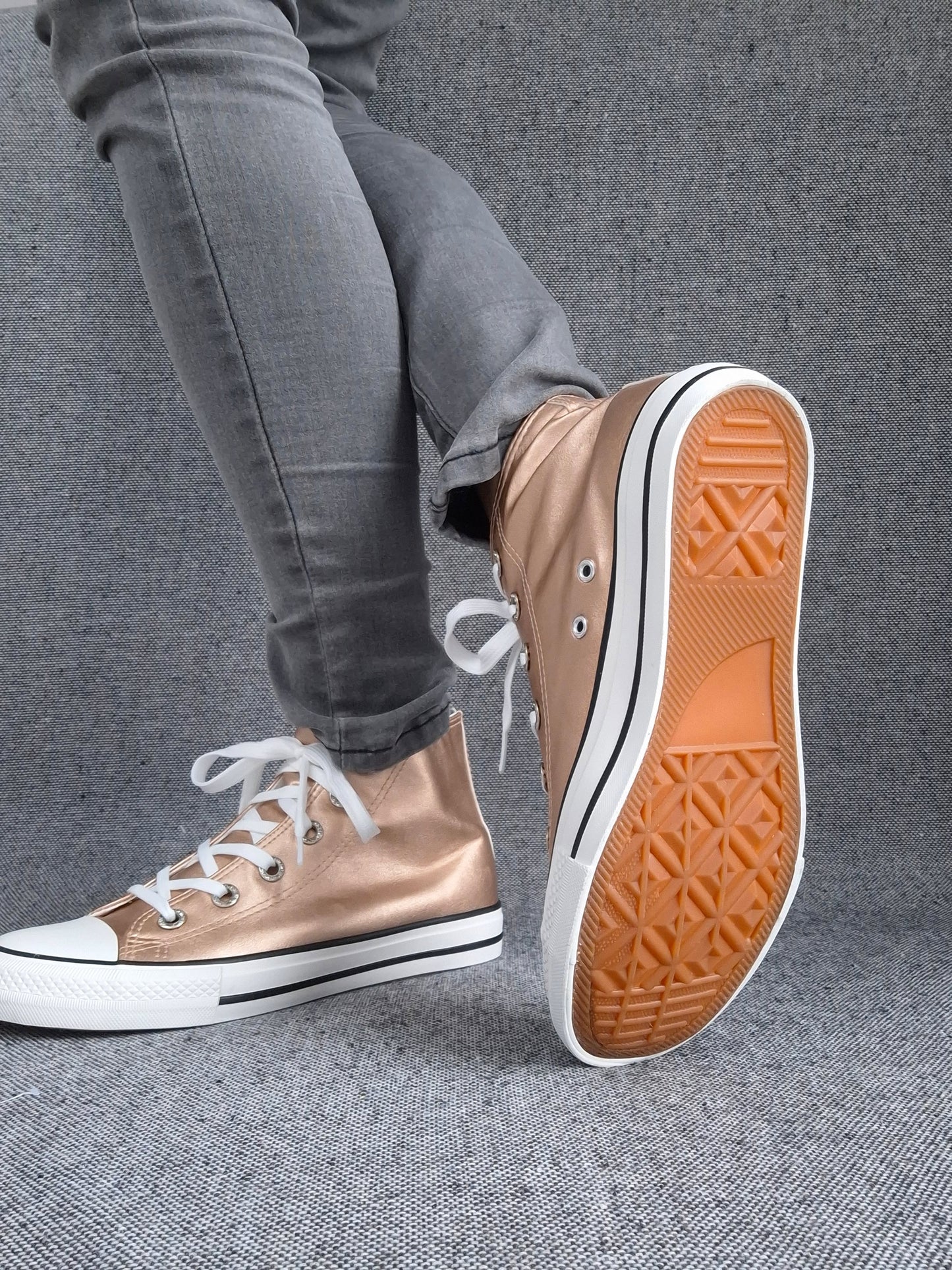 Chaussures baskets hautes cuivre champagne et blanche style converse