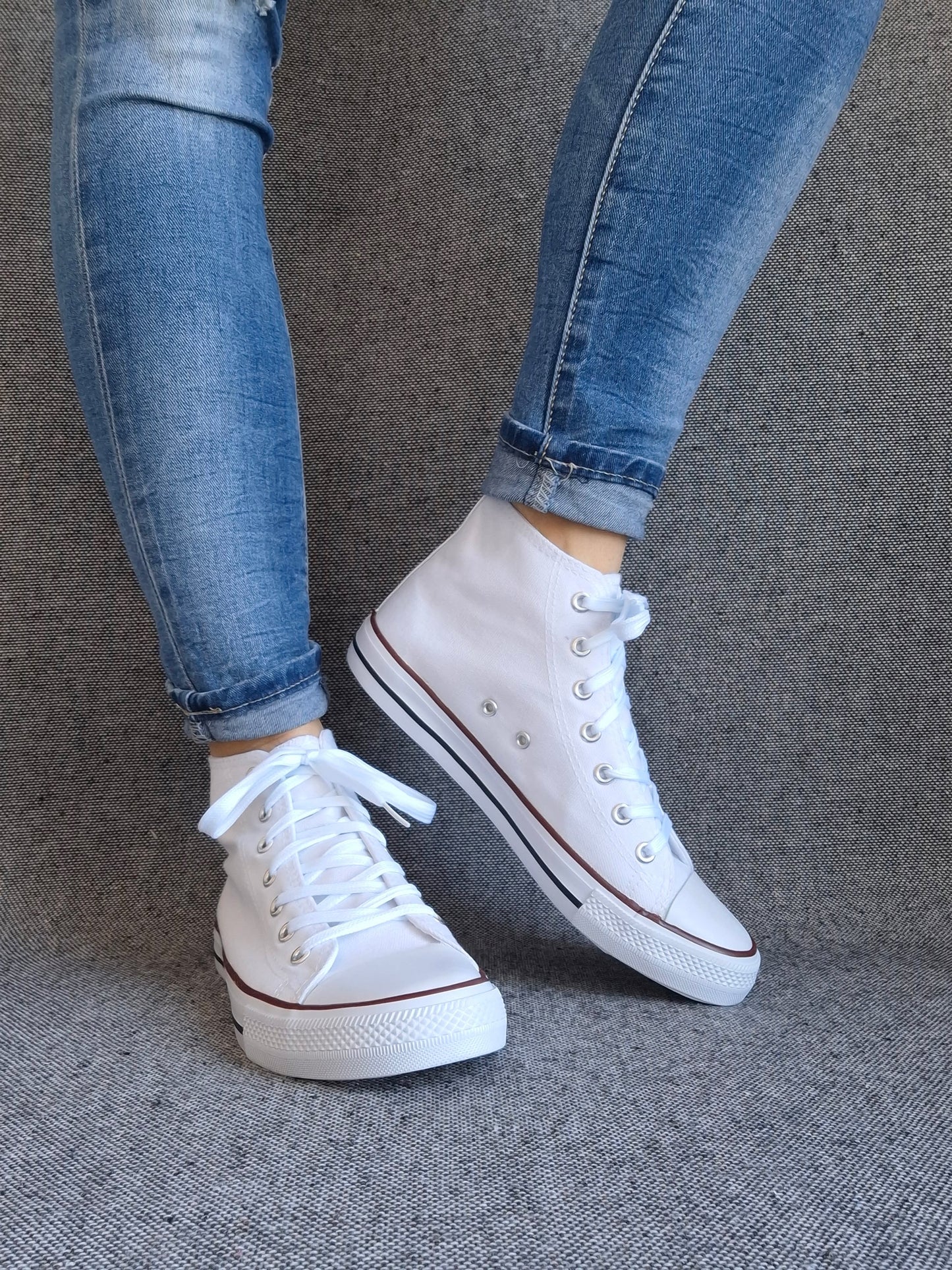 Chaussures baskets hautes toile blanche style converse