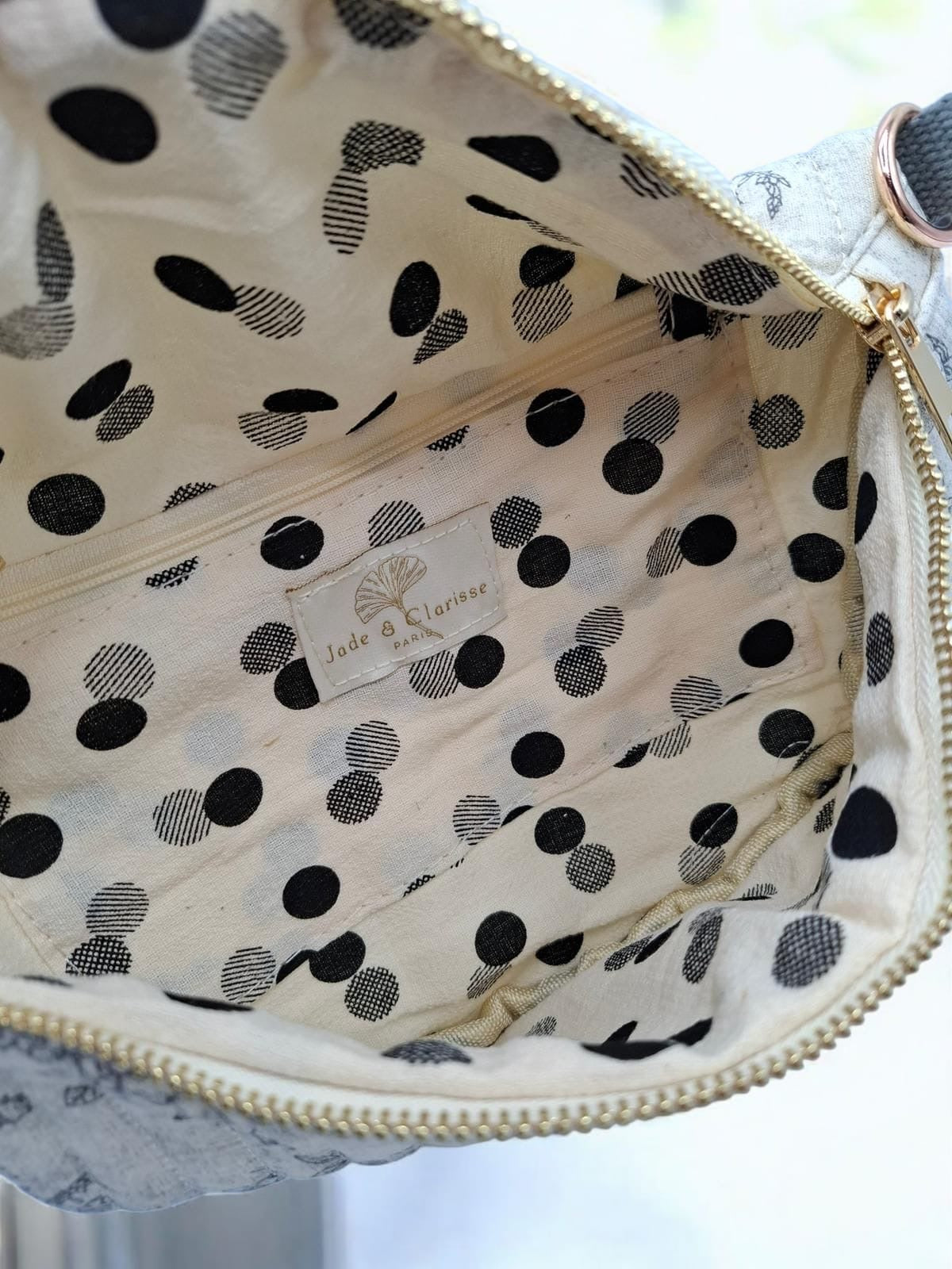 Sac banane en coton matelassé liberty blanc motif floral gris