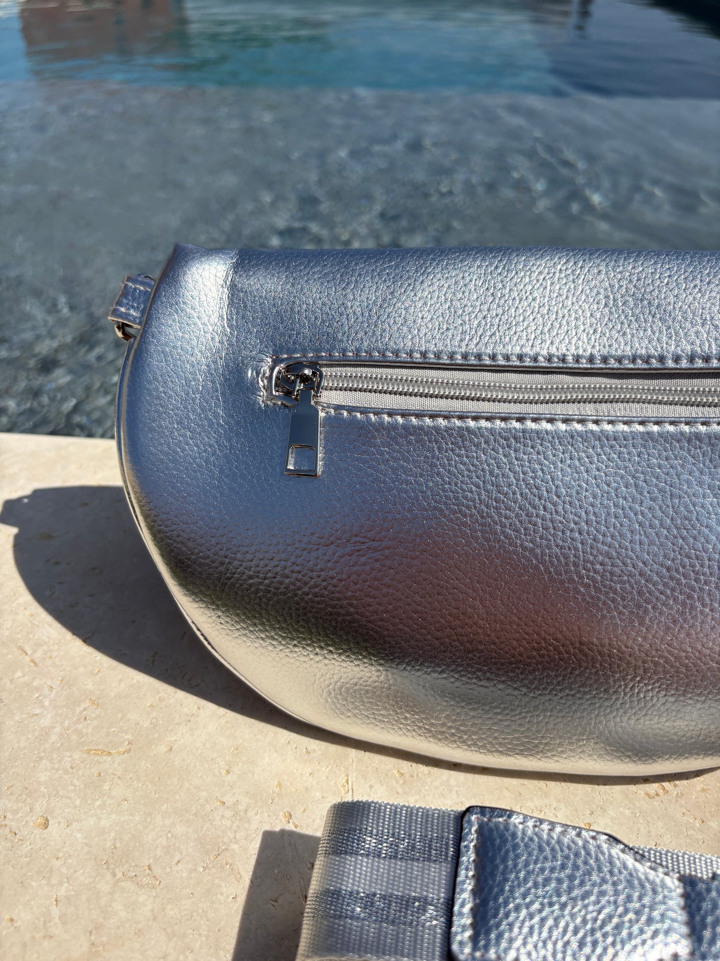 Sac banane simili cuir blanc argenté rosé