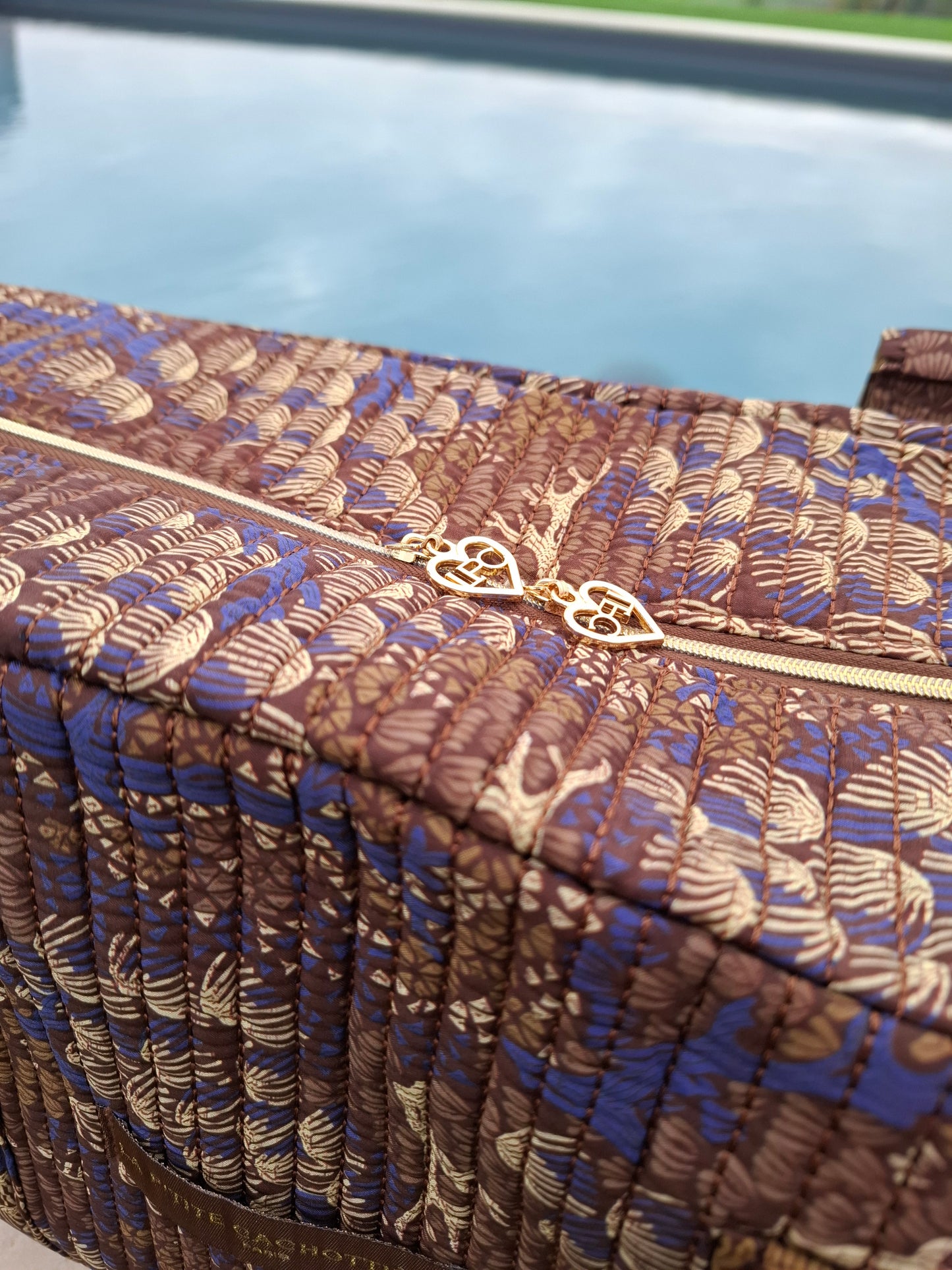 Sac week-end polochon en coton matelassé marron liberty fleuris beige et bleu