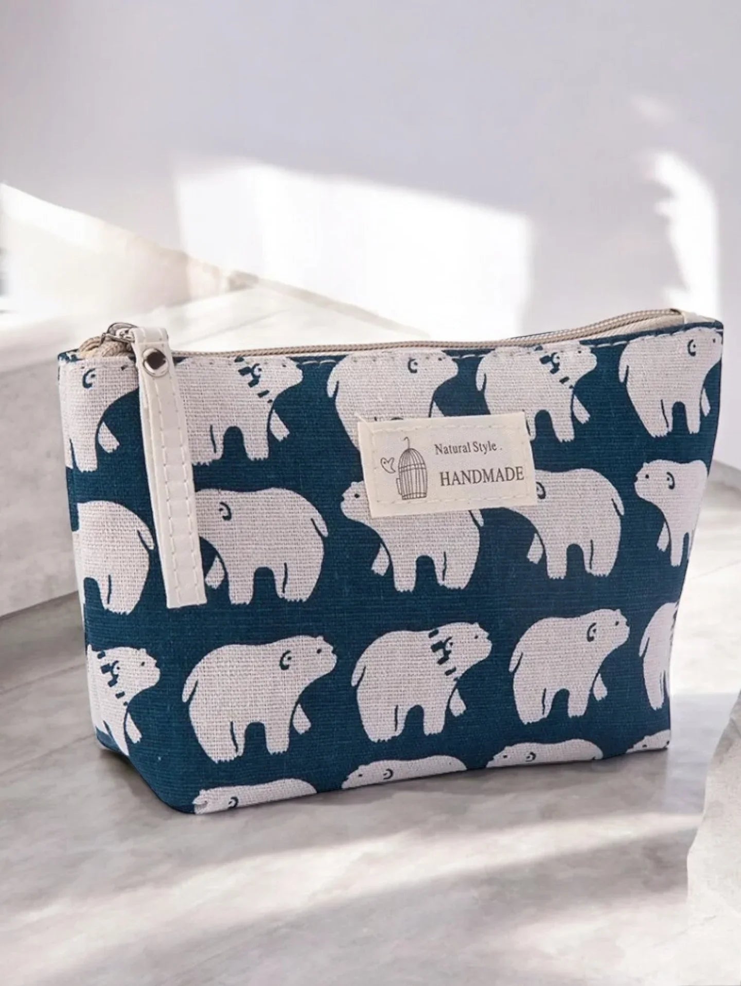 Trousse en coton motif ours polaires blancs sur fond bleu