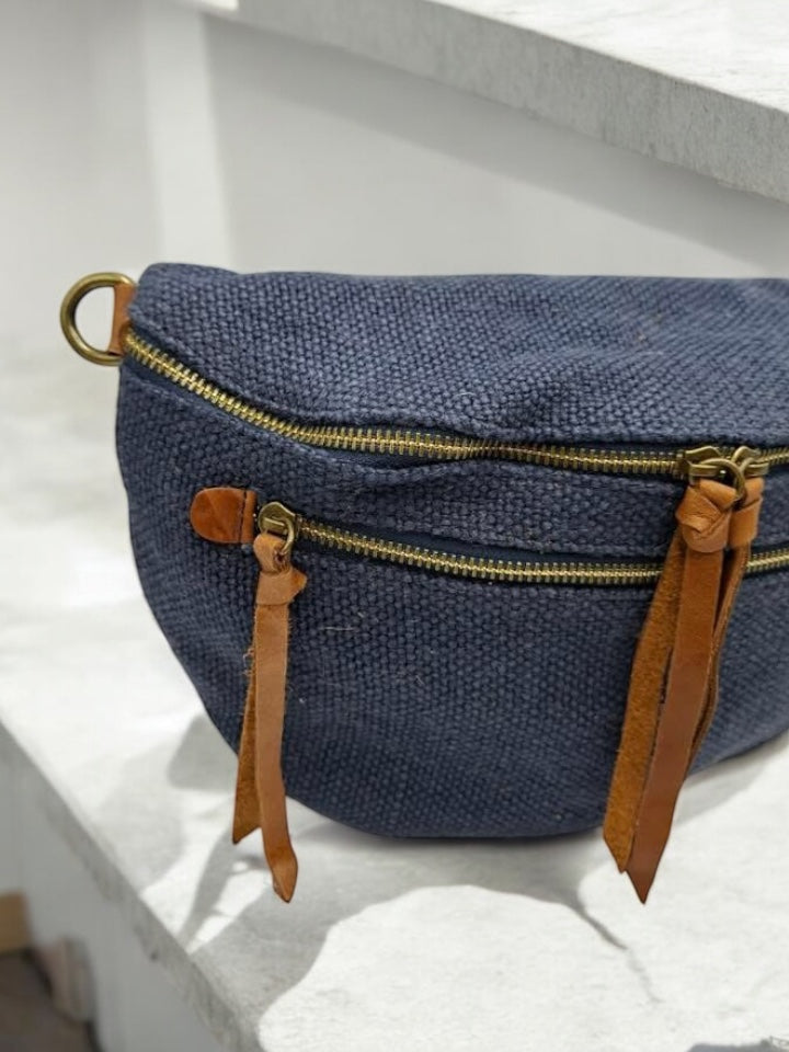 Sac banane en jute bleu denim 2 poches doubles curseurs