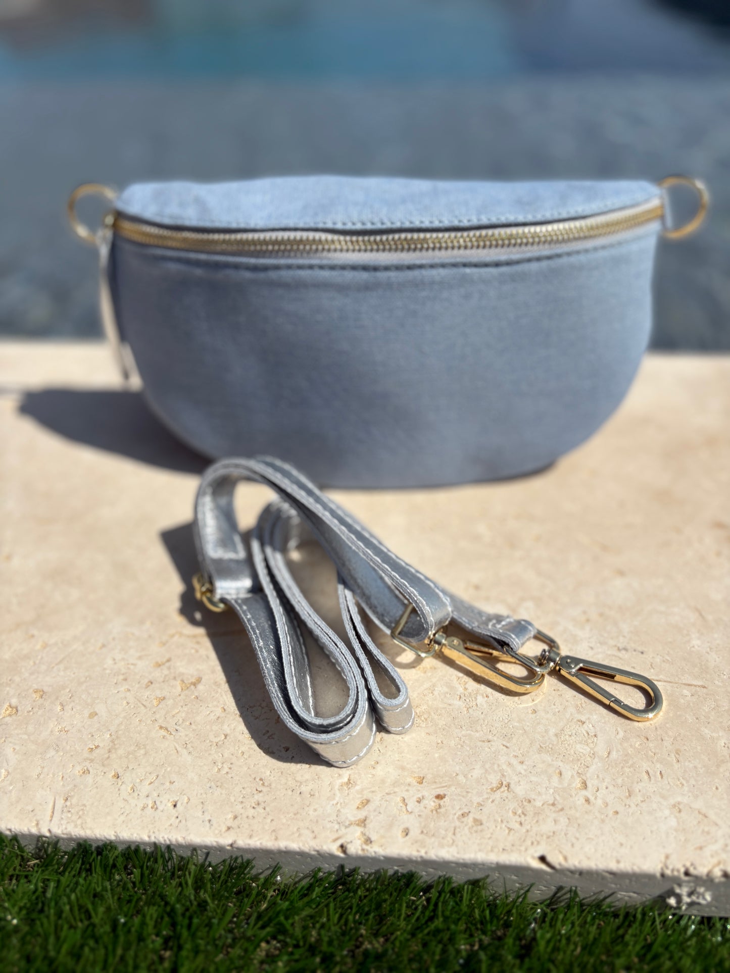 Sac banane tissu jean bandouliere grise en cuir