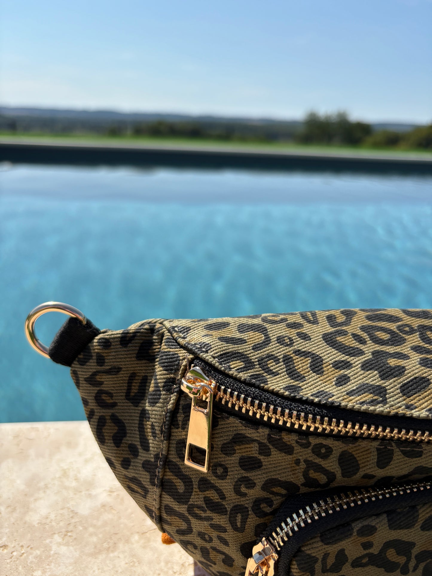Sac banane en tissu imprimé léopard kaki 2 poches
