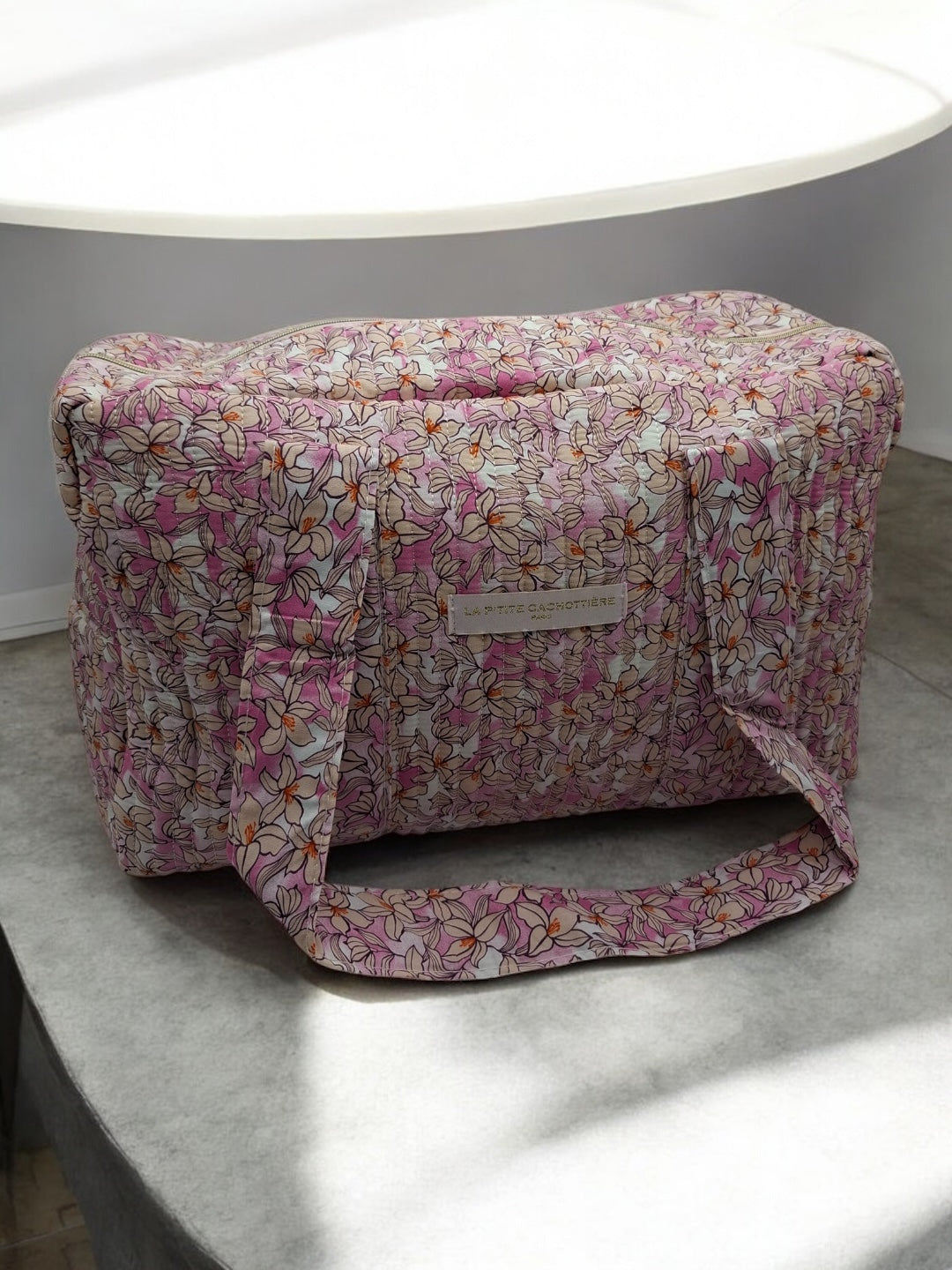 Sac week-end polochon en coton matelassé rose liberty fleuri rose et taupe