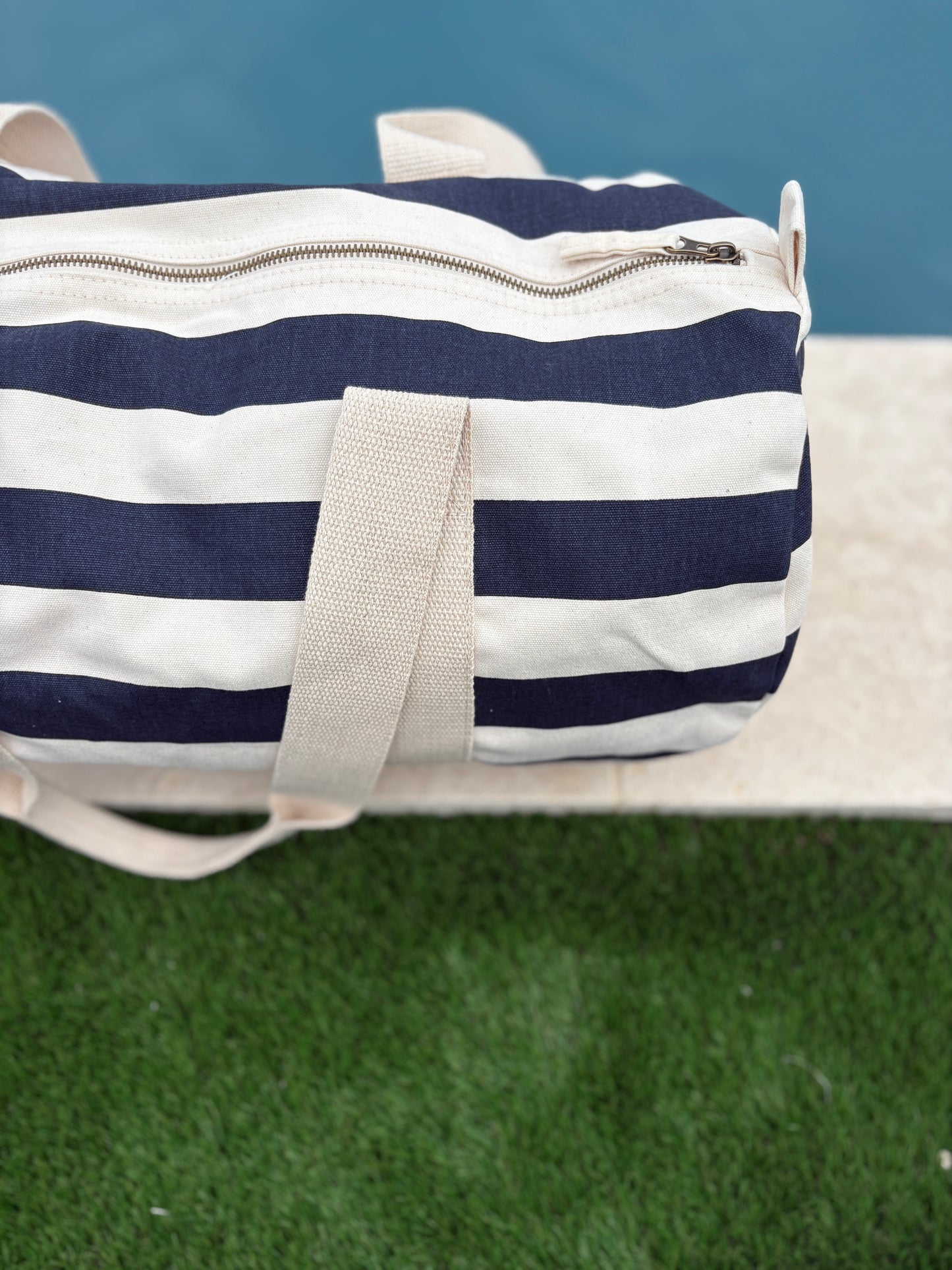 Sac polochon en coton rayé bleu marine et blanc