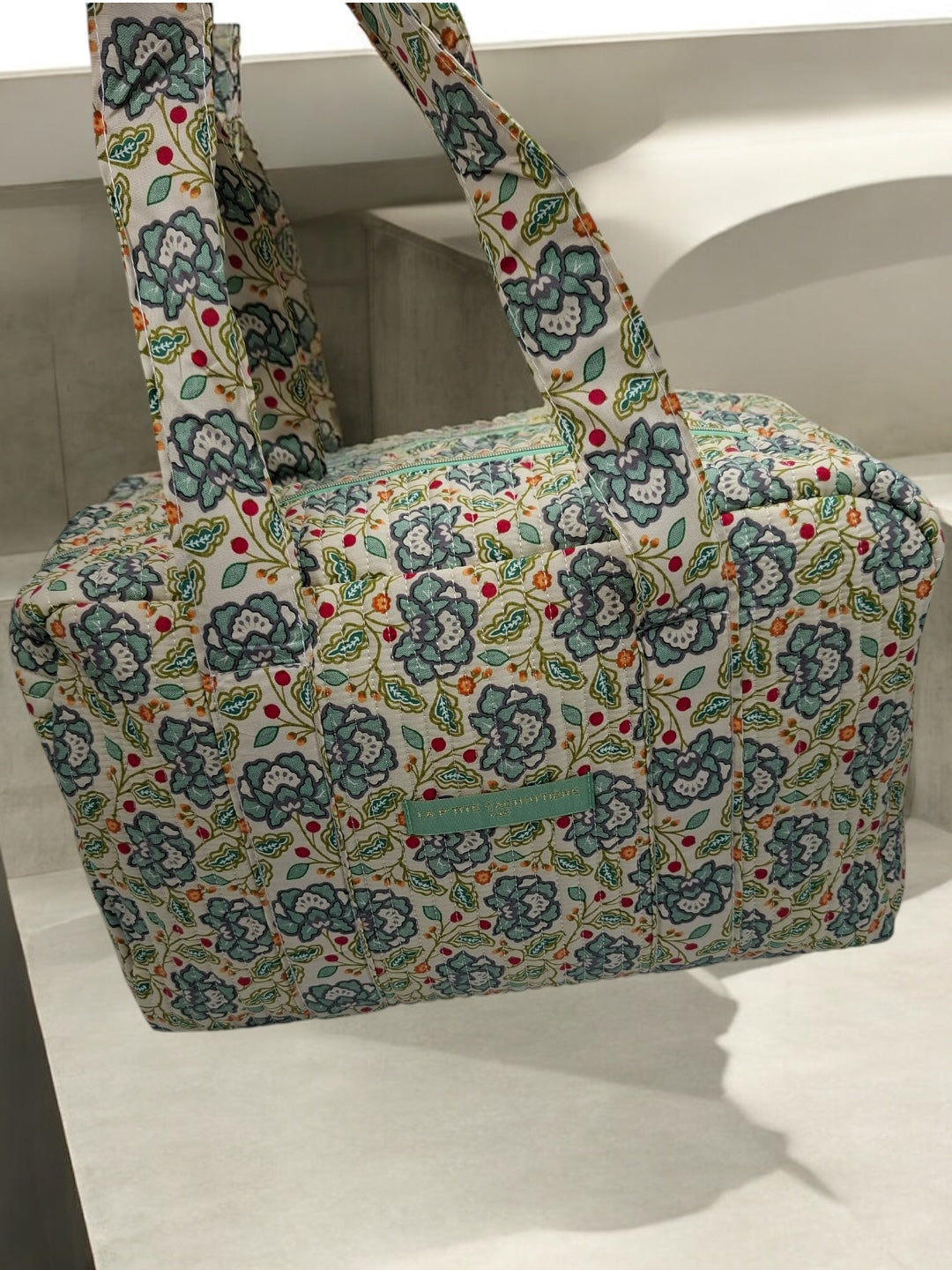 Sac week-end polochon en coton matelassé blanc liberty fleuri jaune et bleu