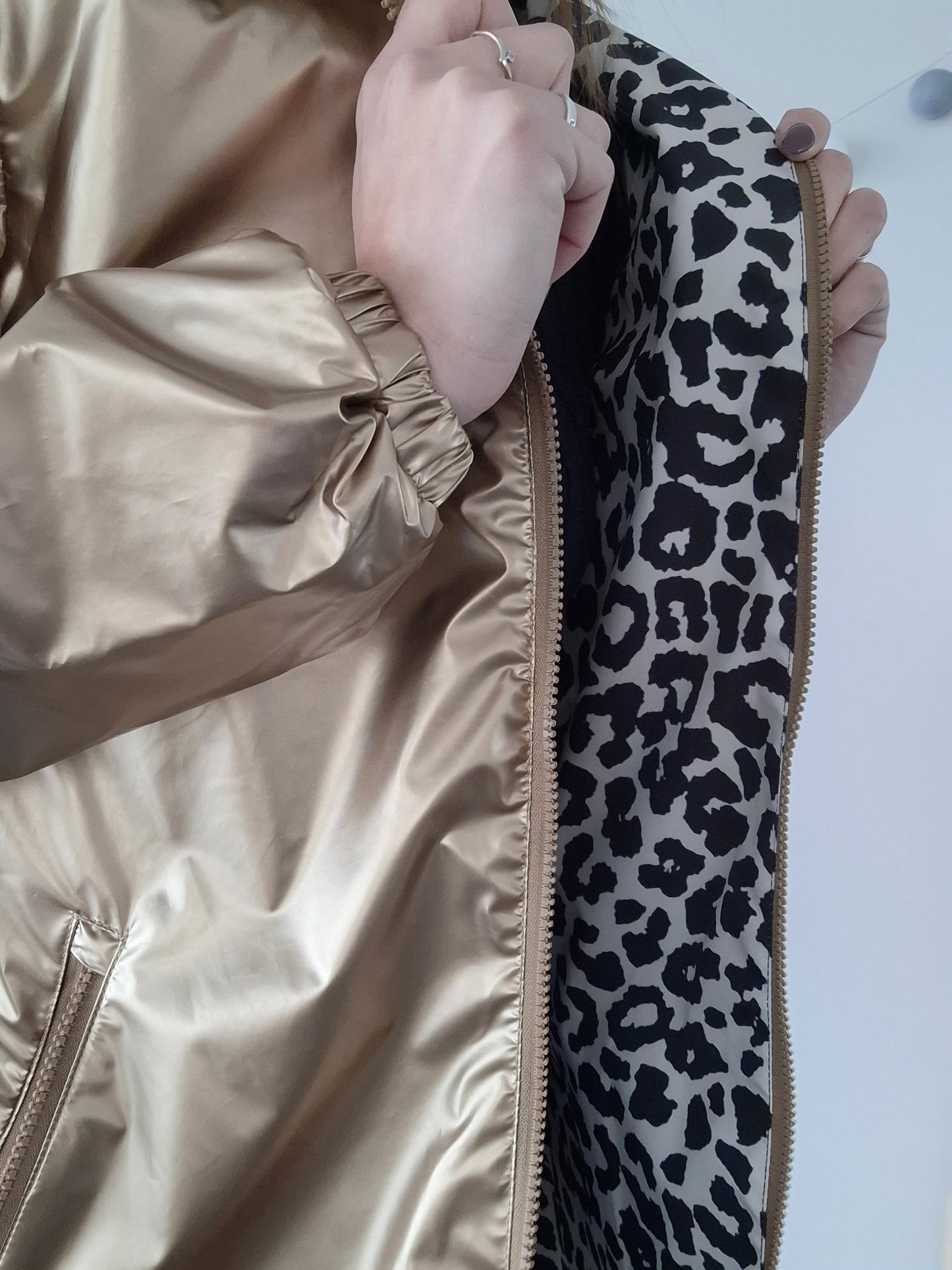 Attrait Paris - Manteau long sans ouate imperméable doré réversible avec motif léopard avec capuche