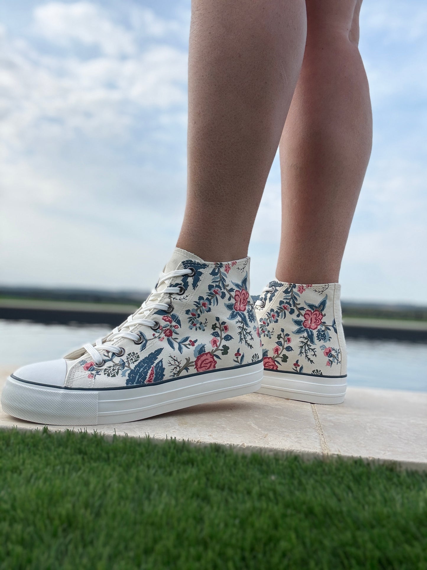 Chaussures baskets hautes en toile motif liberty floral style converse