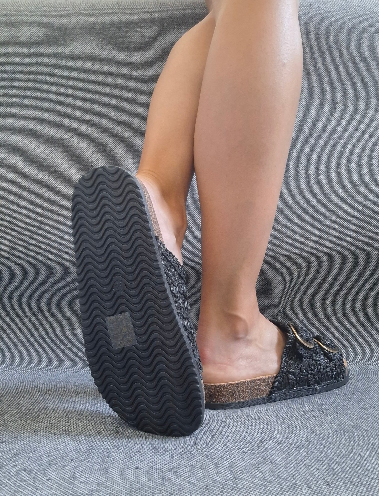 Chaussures sandales 2 brides effet paille noir avec boucles style Birk