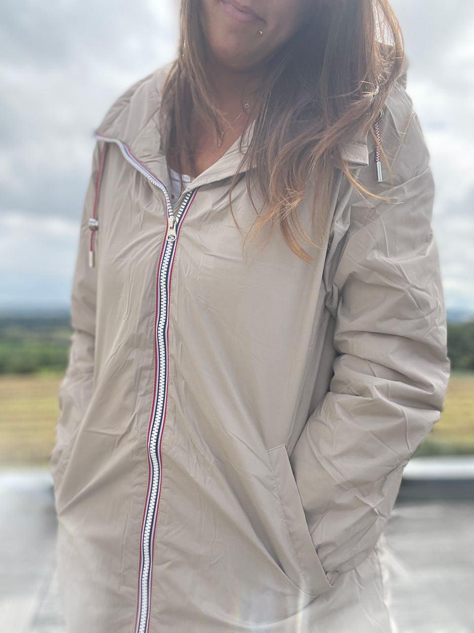 Laura Jo - Imperméable long doublé en fausse fourrure cordon tricolore couleur beige