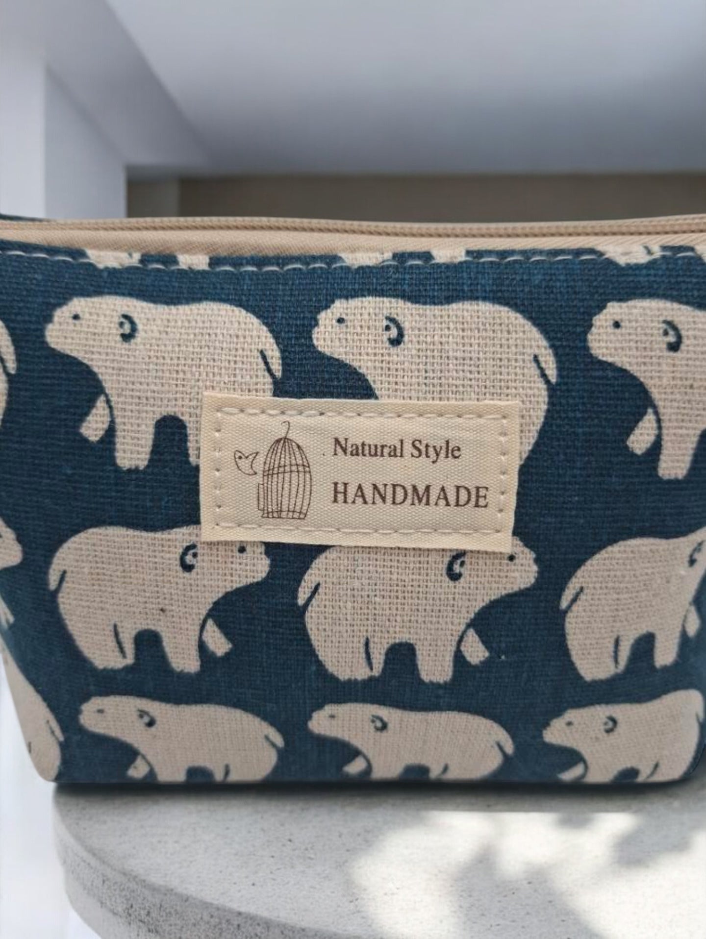 Trousse en coton motif ours polaires blancs sur fond bleu