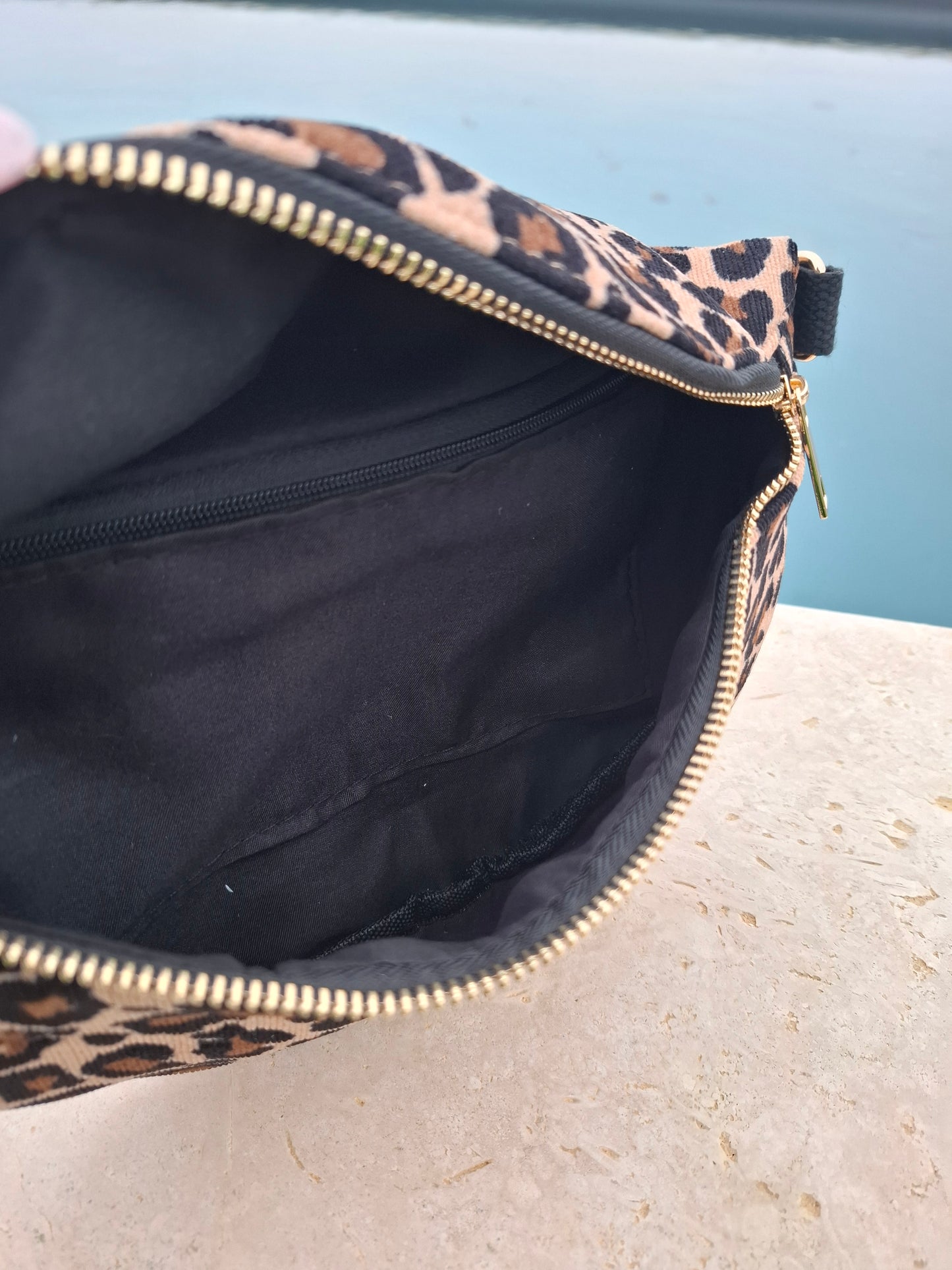 Sac banane en velours côtelé marron et noir imprimé léopard