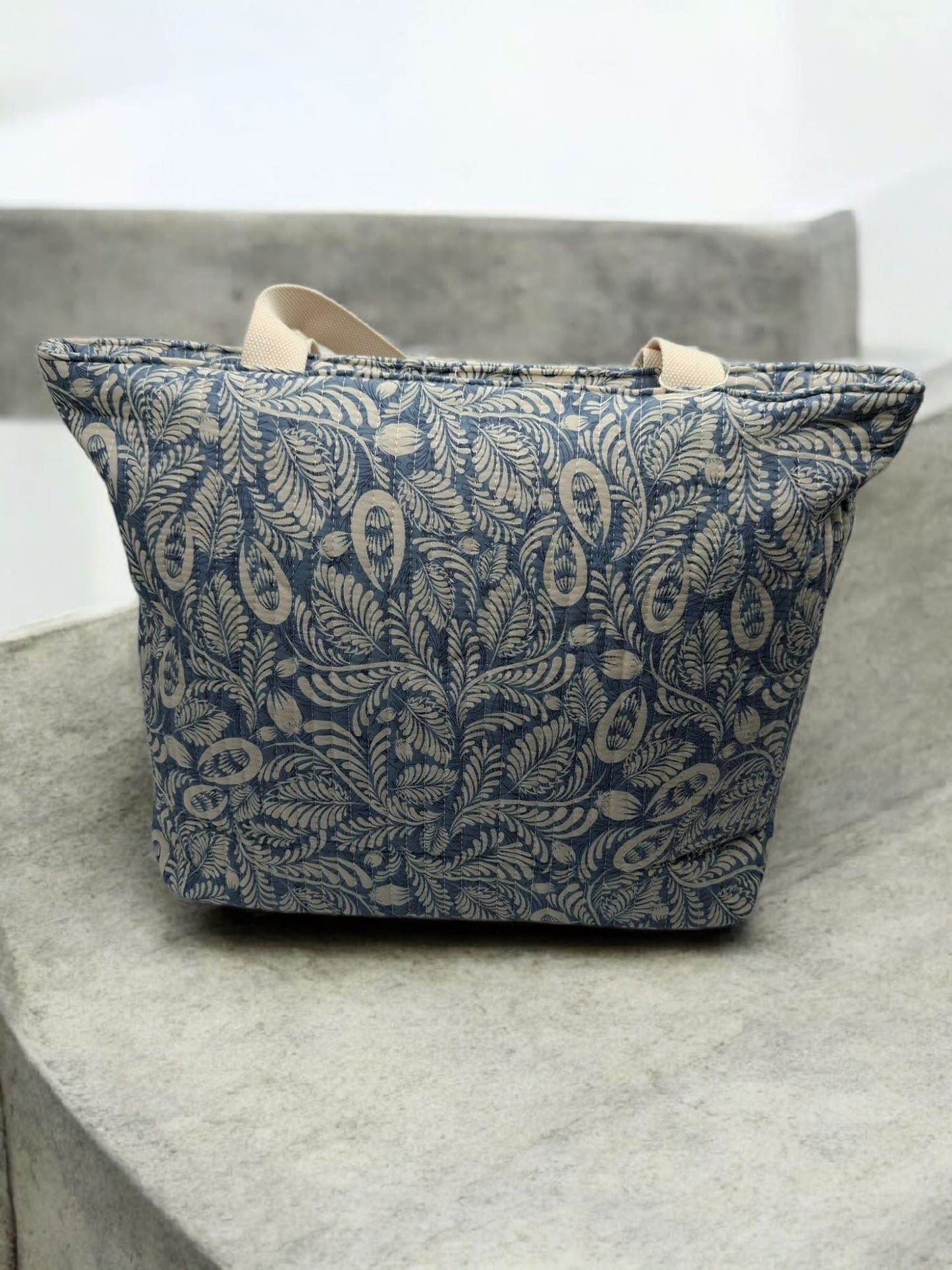 Sac cabas porté épaule coton imprimé toile de jouy feuilles bleues creme