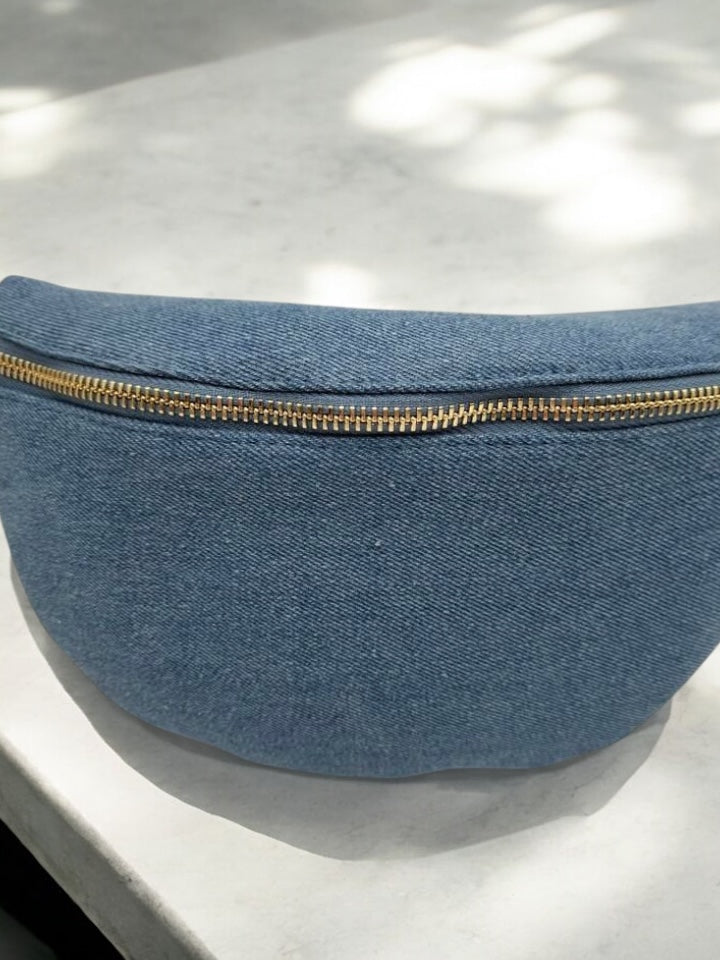 Sac banane tissu jean denim bleu clair avec sangle fantaisie