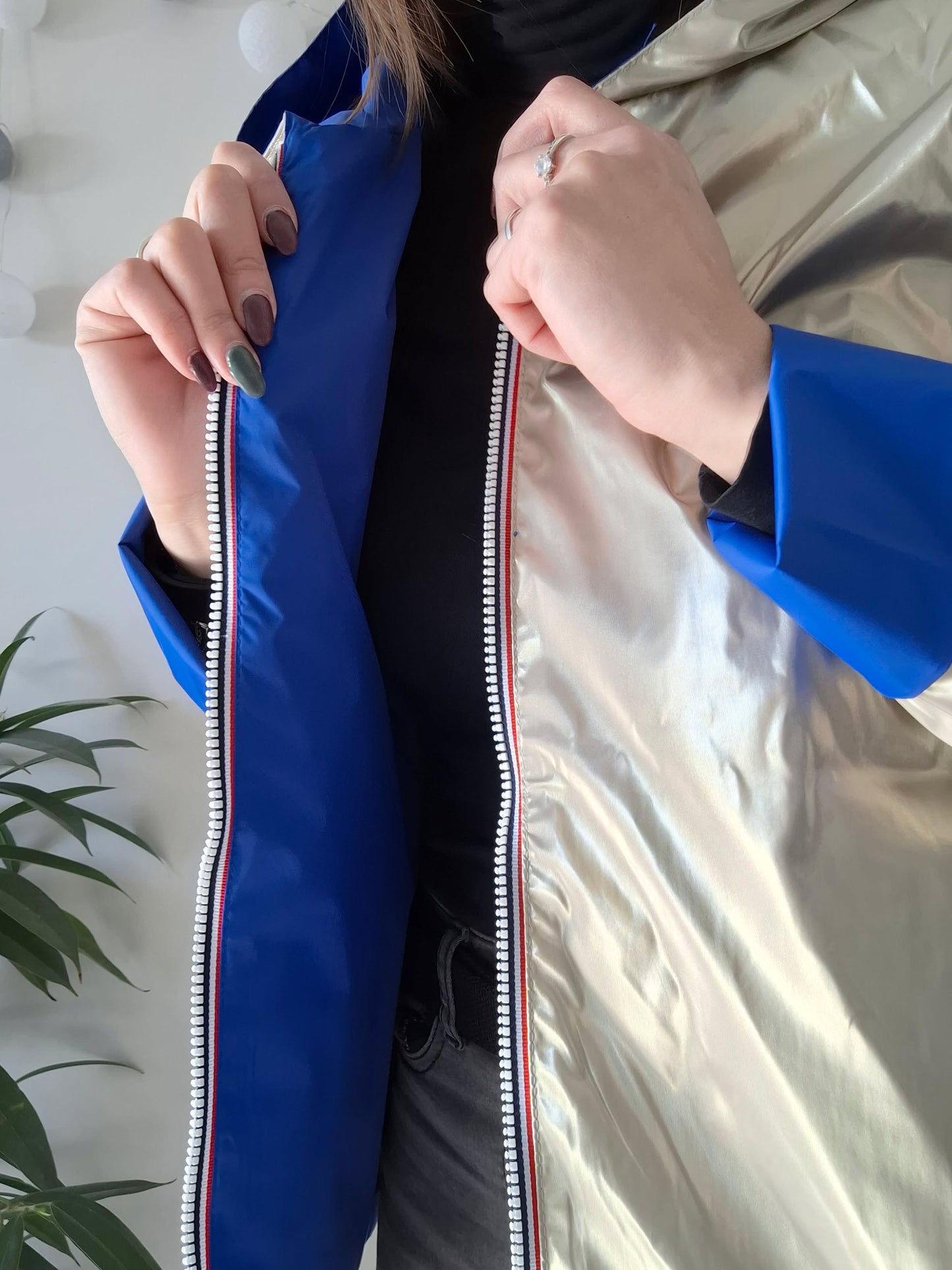 Laura Jo - Imperméable réversible court sans garnissage ouate couleur bleu électrique doré