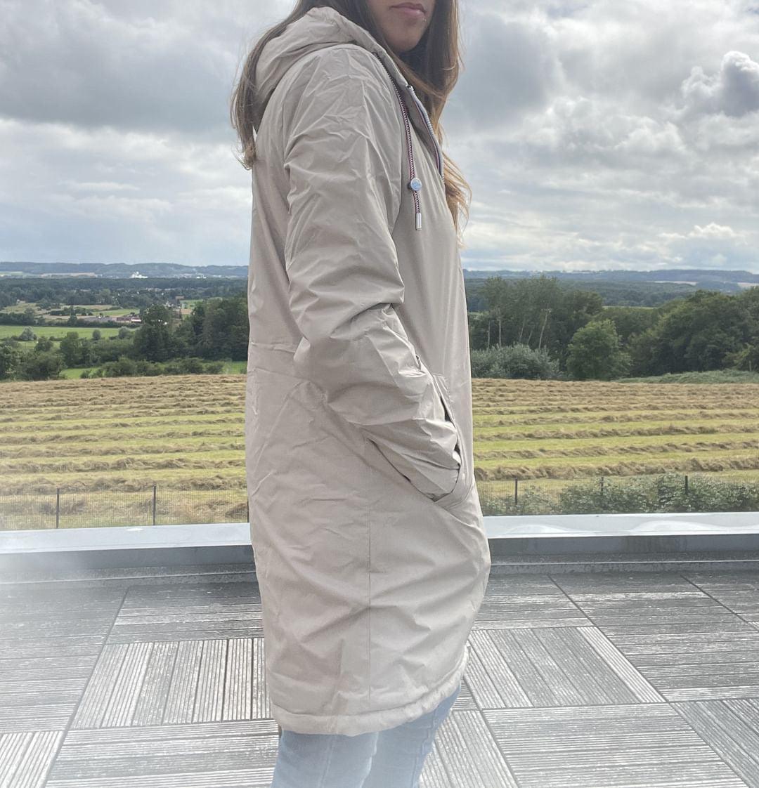 Laura Jo - Imperméable long doublé en fausse fourrure cordon tricolore couleur beige