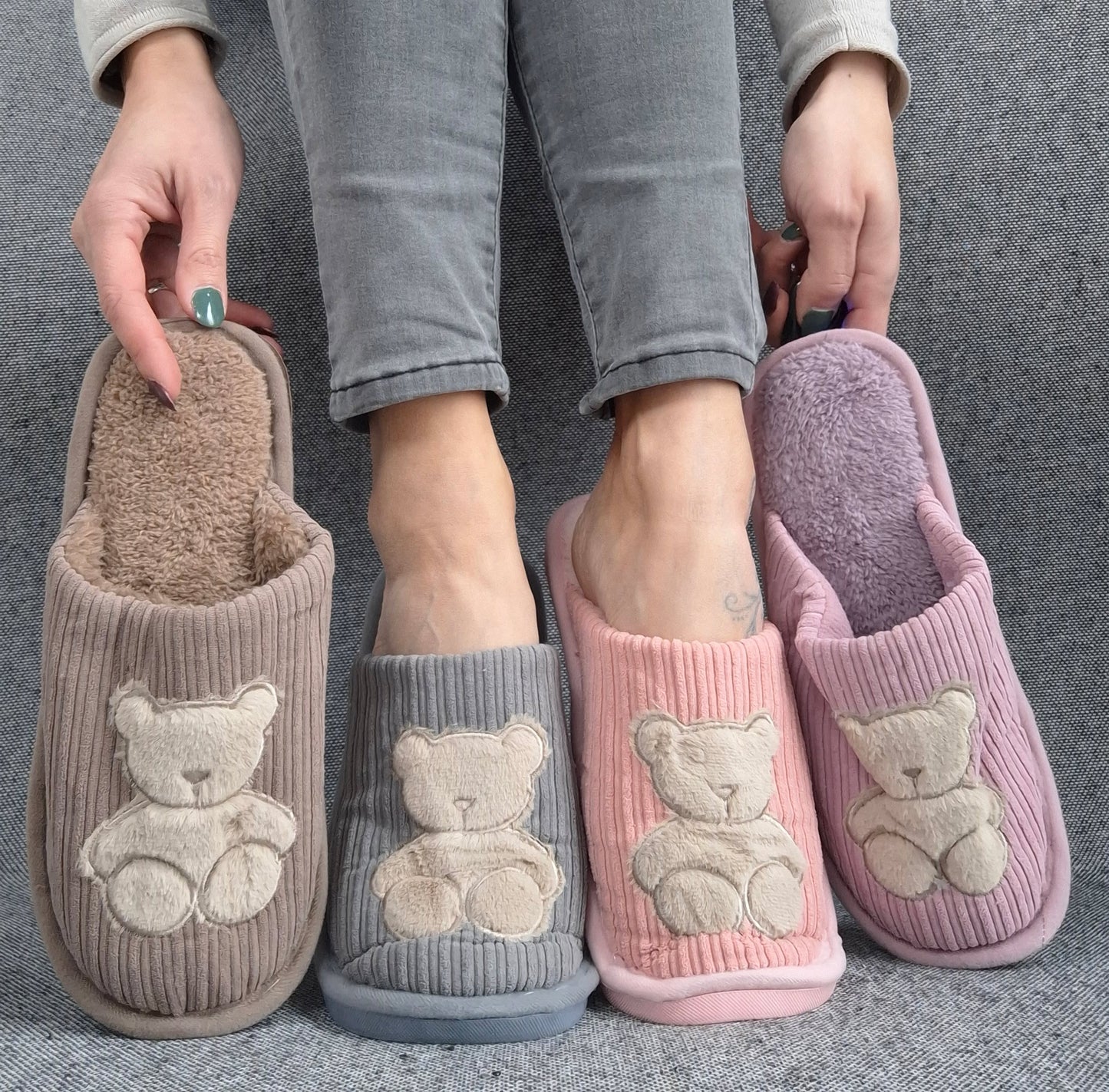 Chaussons fourrés marron en tissu avec motif ours