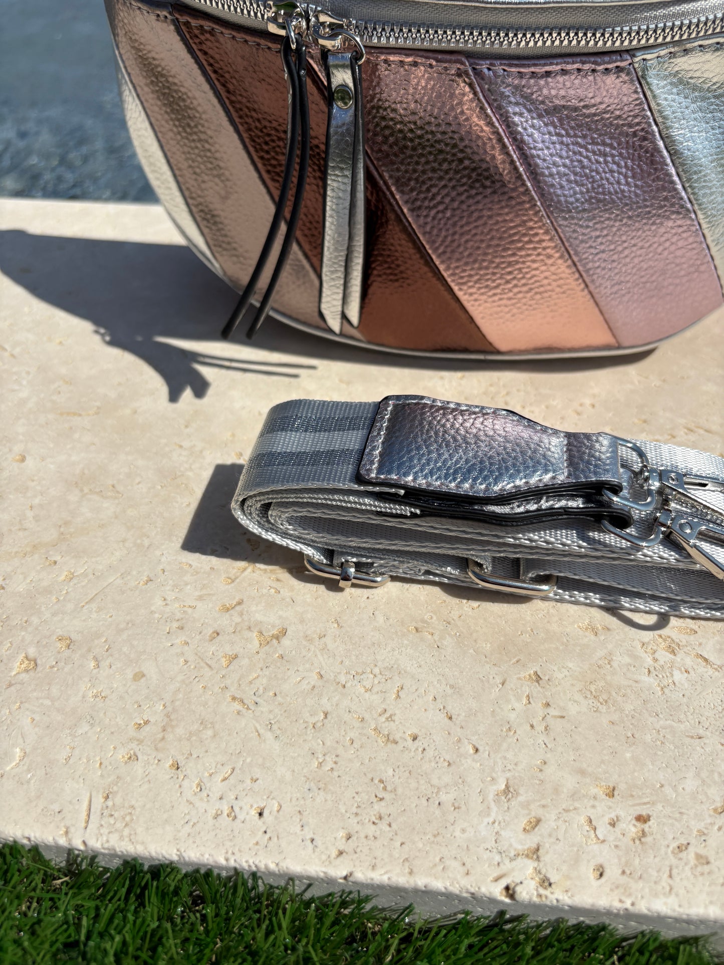 Sac banane simili cuir blanc argenté rosé