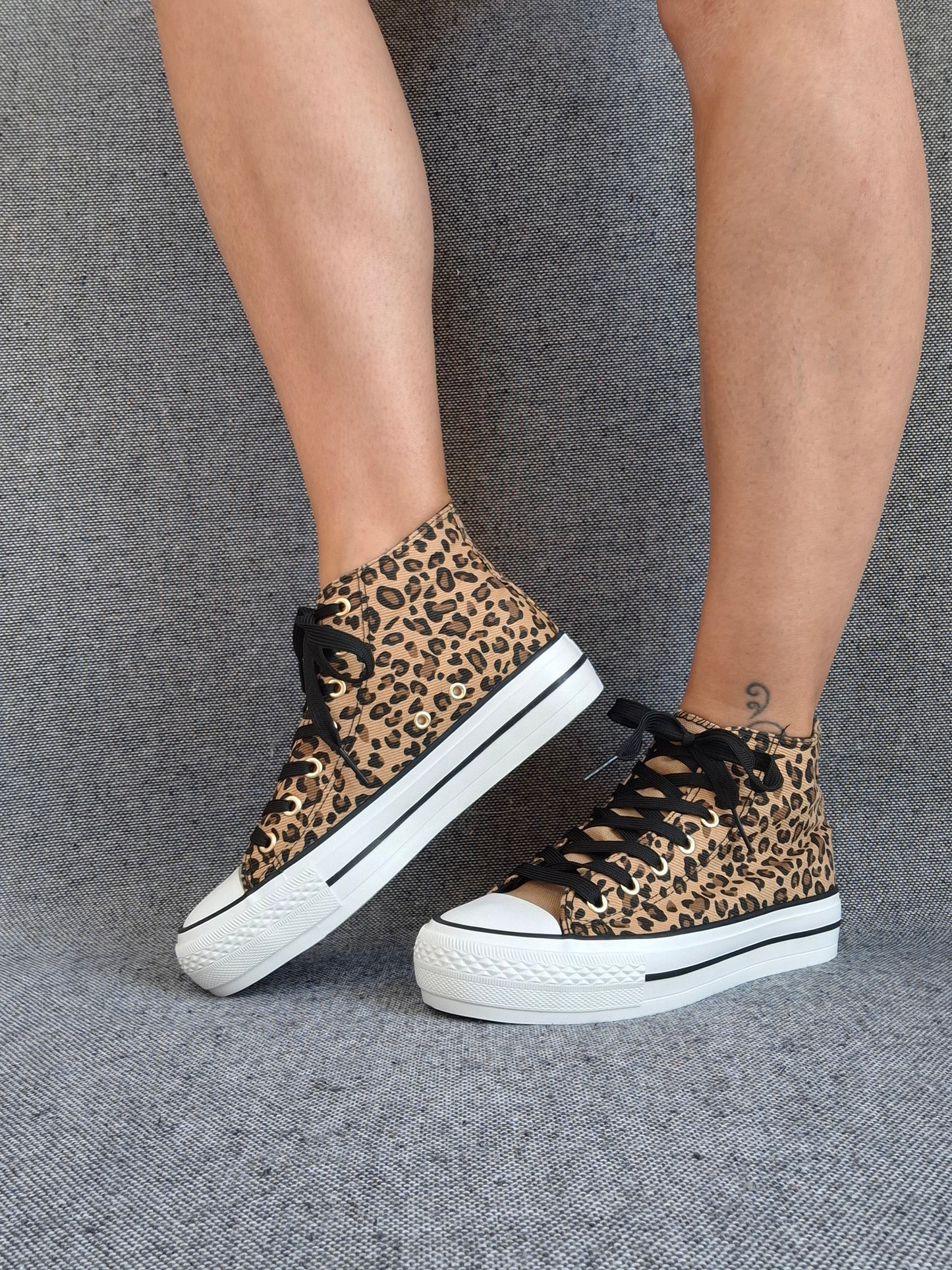 Chaussures baskets hautes léopard marron noir style converse