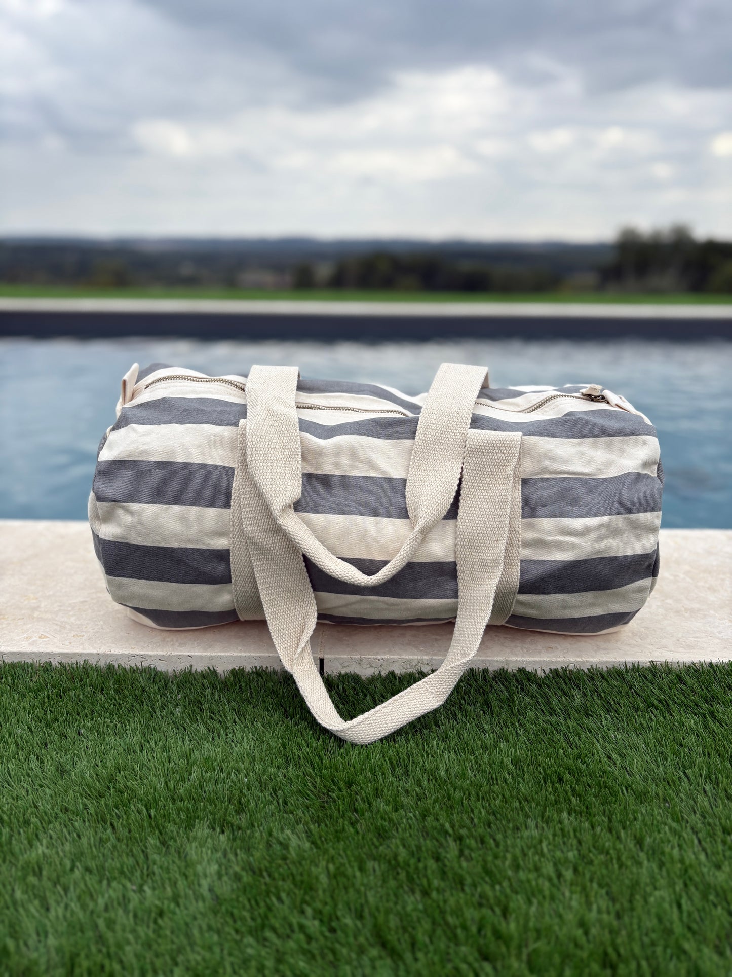 Sac polochon en coton rayé gris et blanc