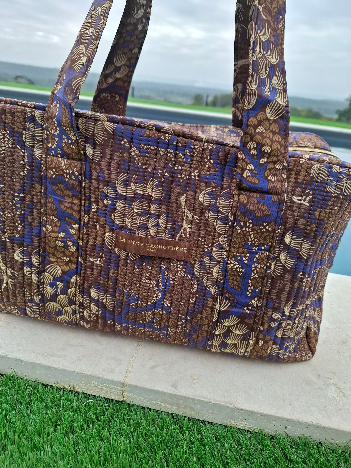 Sac week-end polochon en coton matelassé marron liberty fleuris beige et bleu