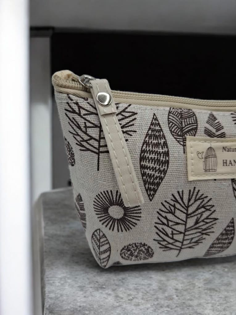 Trousse en coton blanche motifs de feuilles et de cercles en marron