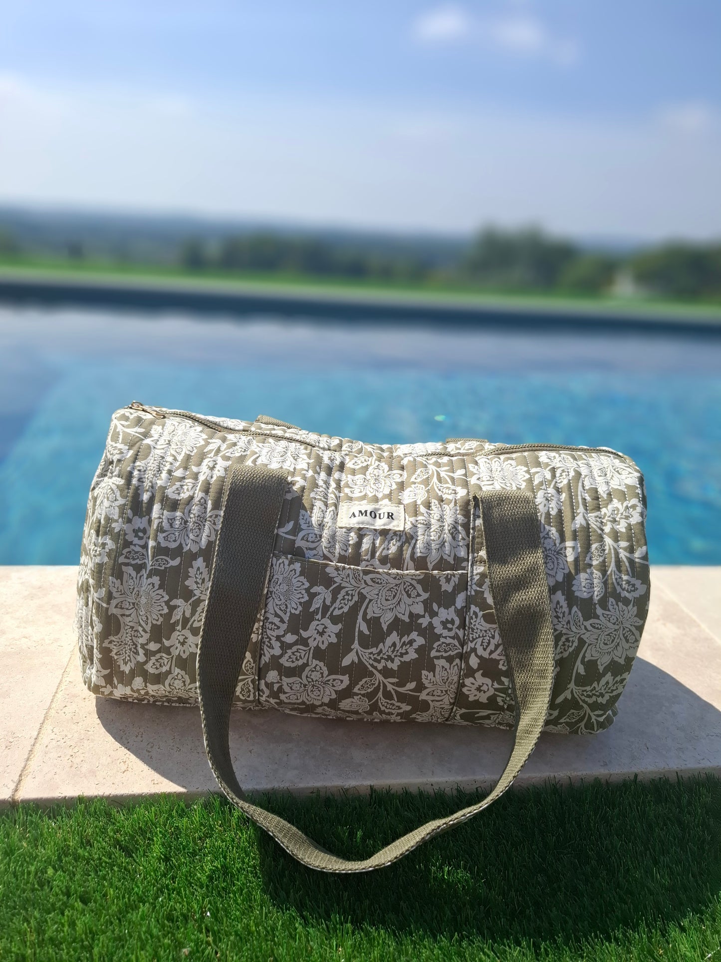 Sac polochon en coton matelassé liberty toile de jouy fleuri vert kaki et blanc