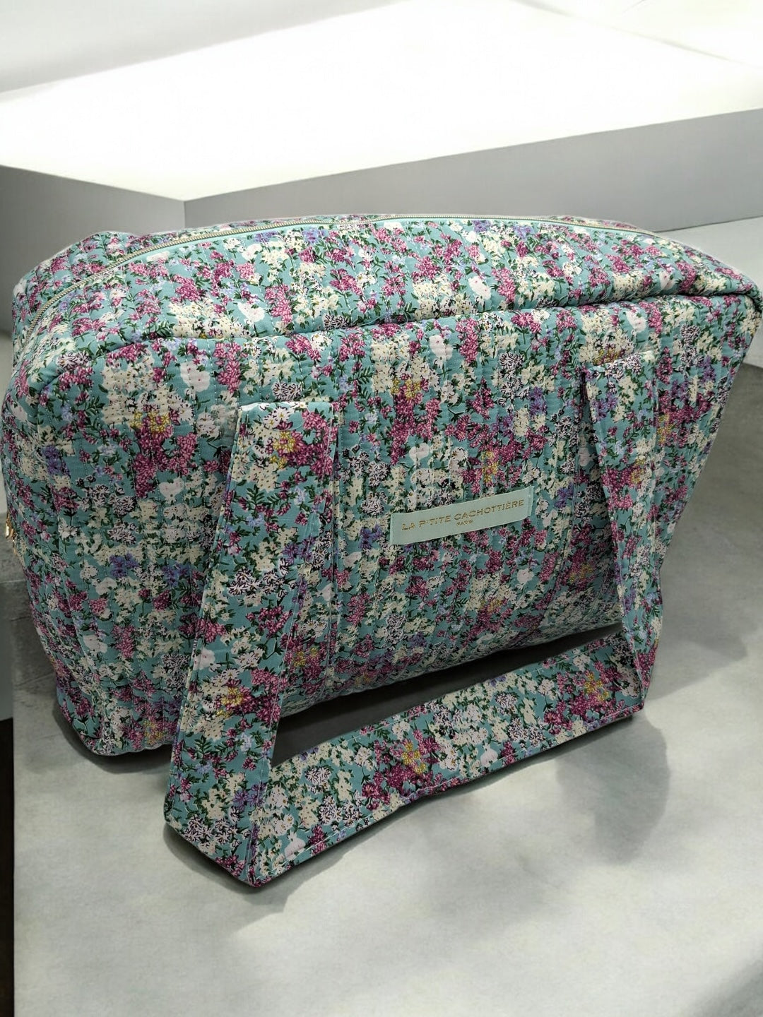 Sac week-end polochon en coton matelassé multicolore liberty fleuri rouge et blanc